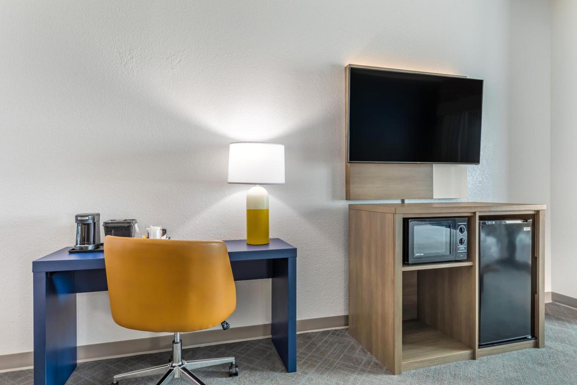Comfort Suites Nacogdoches photo 18