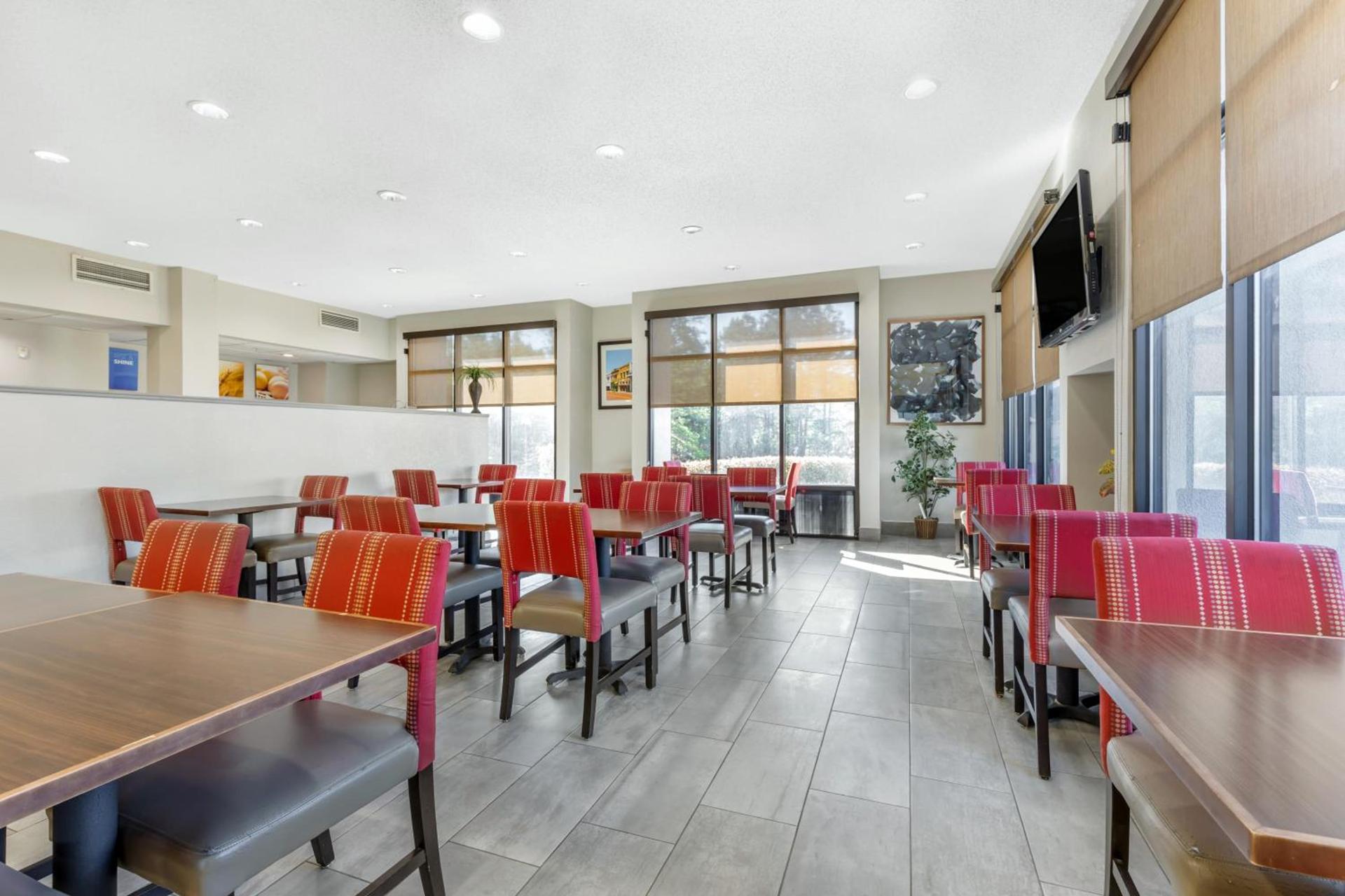 Comfort Suites Nacogdoches photo 31