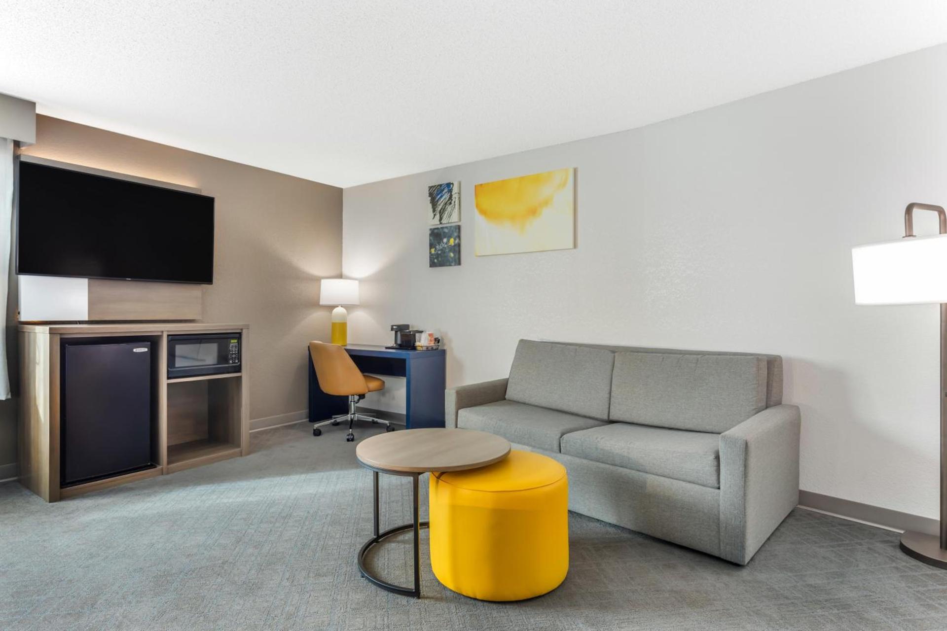 Comfort Suites Nacogdoches photo 17