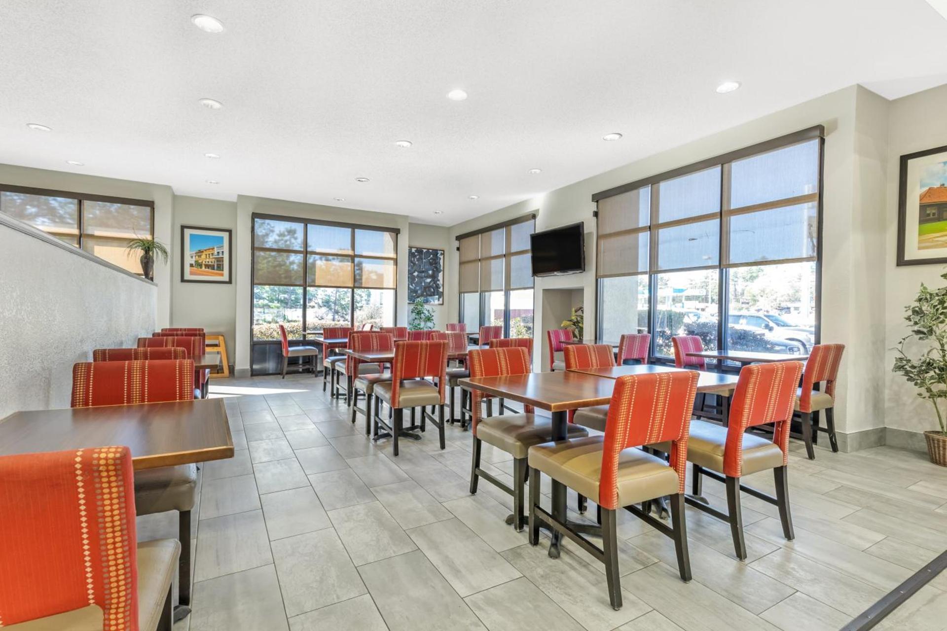 Comfort Suites Nacogdoches photo 29