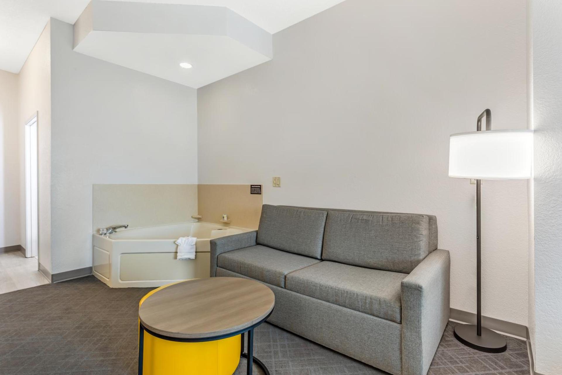 Comfort Suites Nacogdoches photo 15