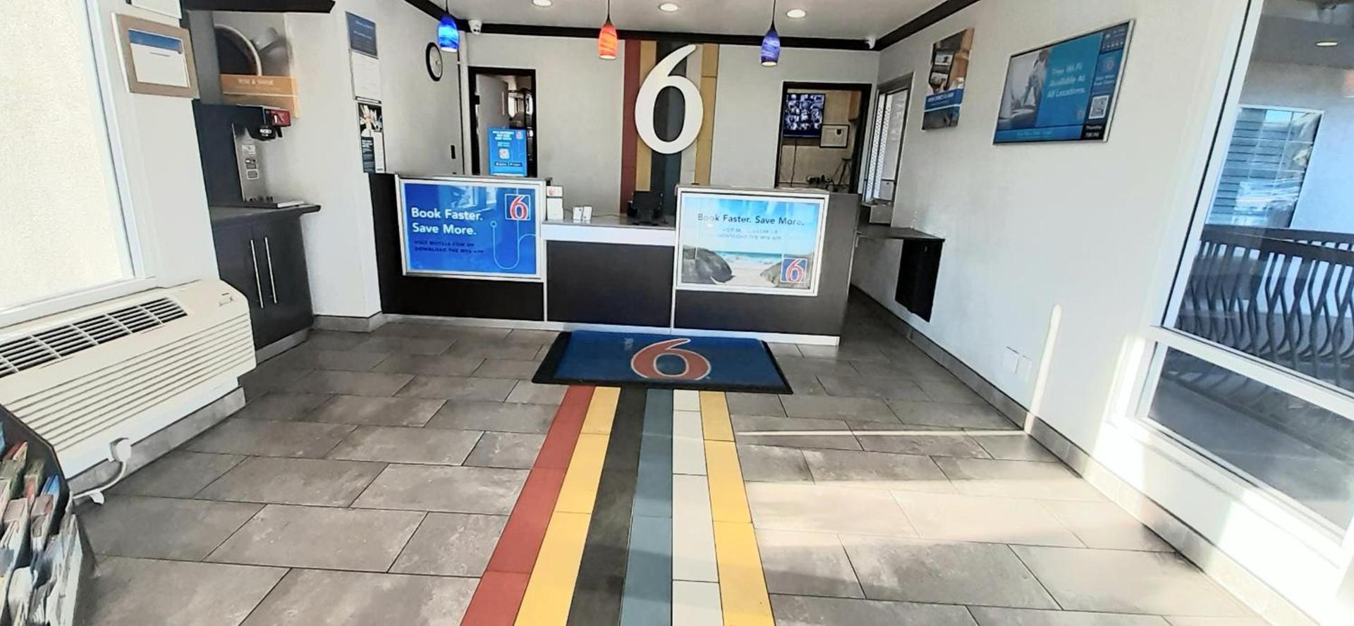 Motel 6 San Diego, CA Airport Harbor photo 21
