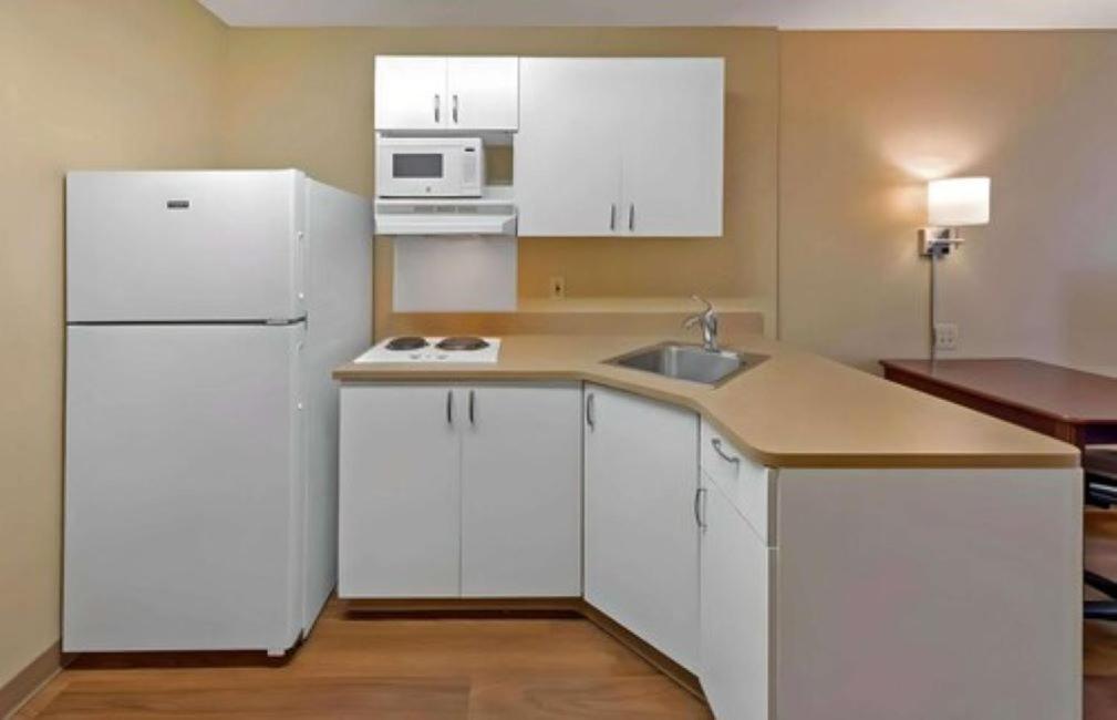MainStay Suites Chicago Hillside photo 14
