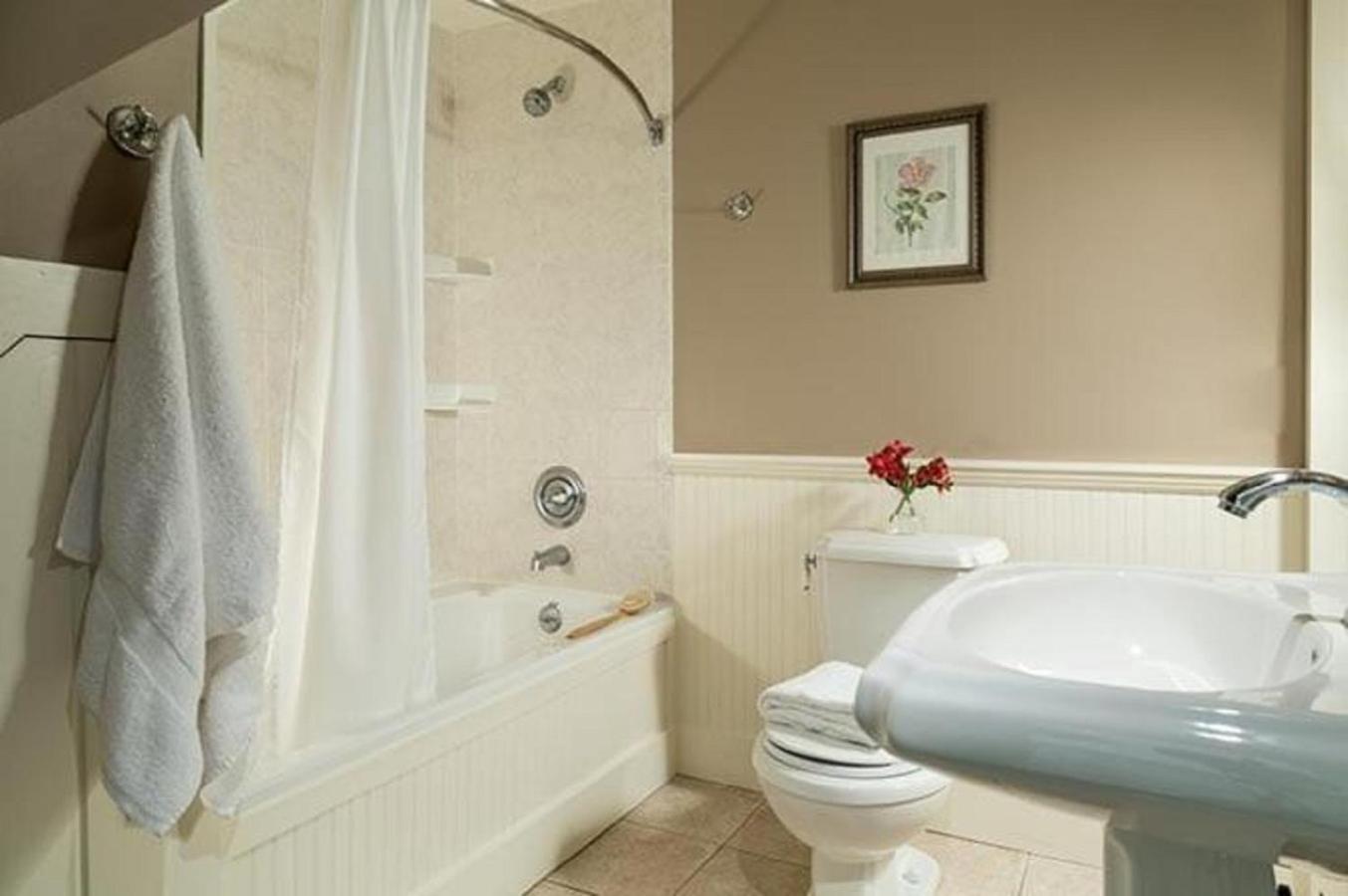Inn at Pleasant Lake photo 11