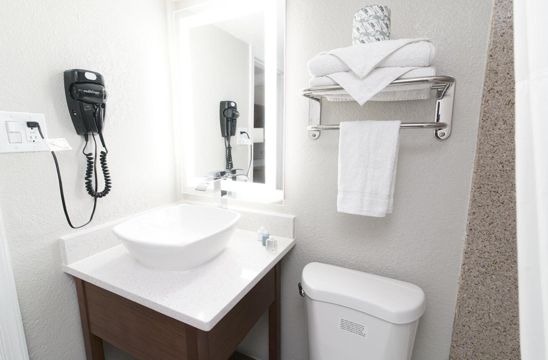Seashire Inn & Suites photo 34