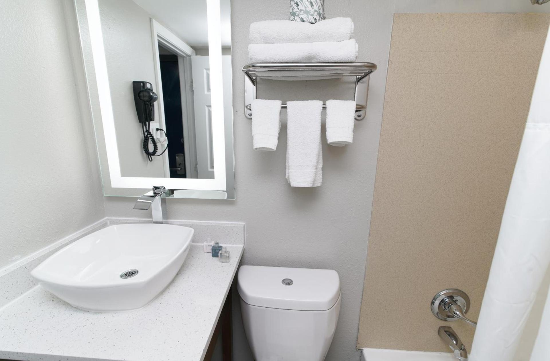 Seashire Inn & Suites photo 17