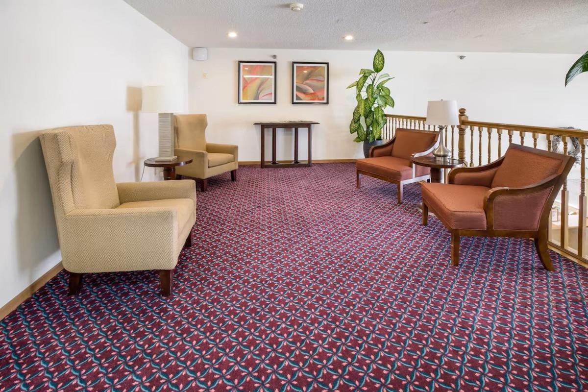 Alliance Hotel & Suites, a Howard Johnson by Wyndham photo 5