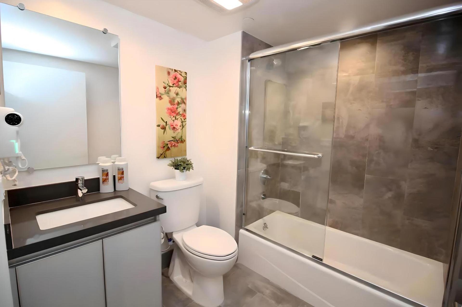 Los Angeles Premium City Suites - Free Secured Parking photo 41