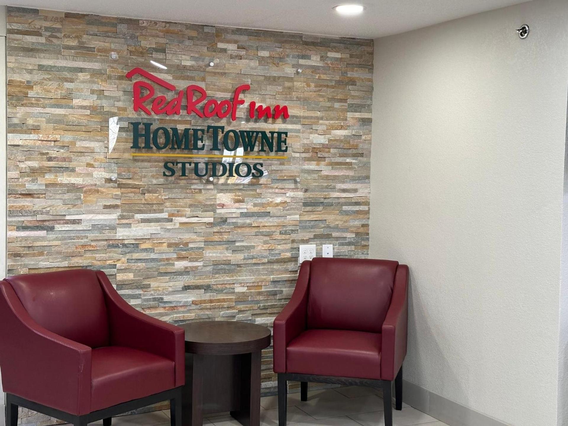 Red Roof Inn Flint photo 5