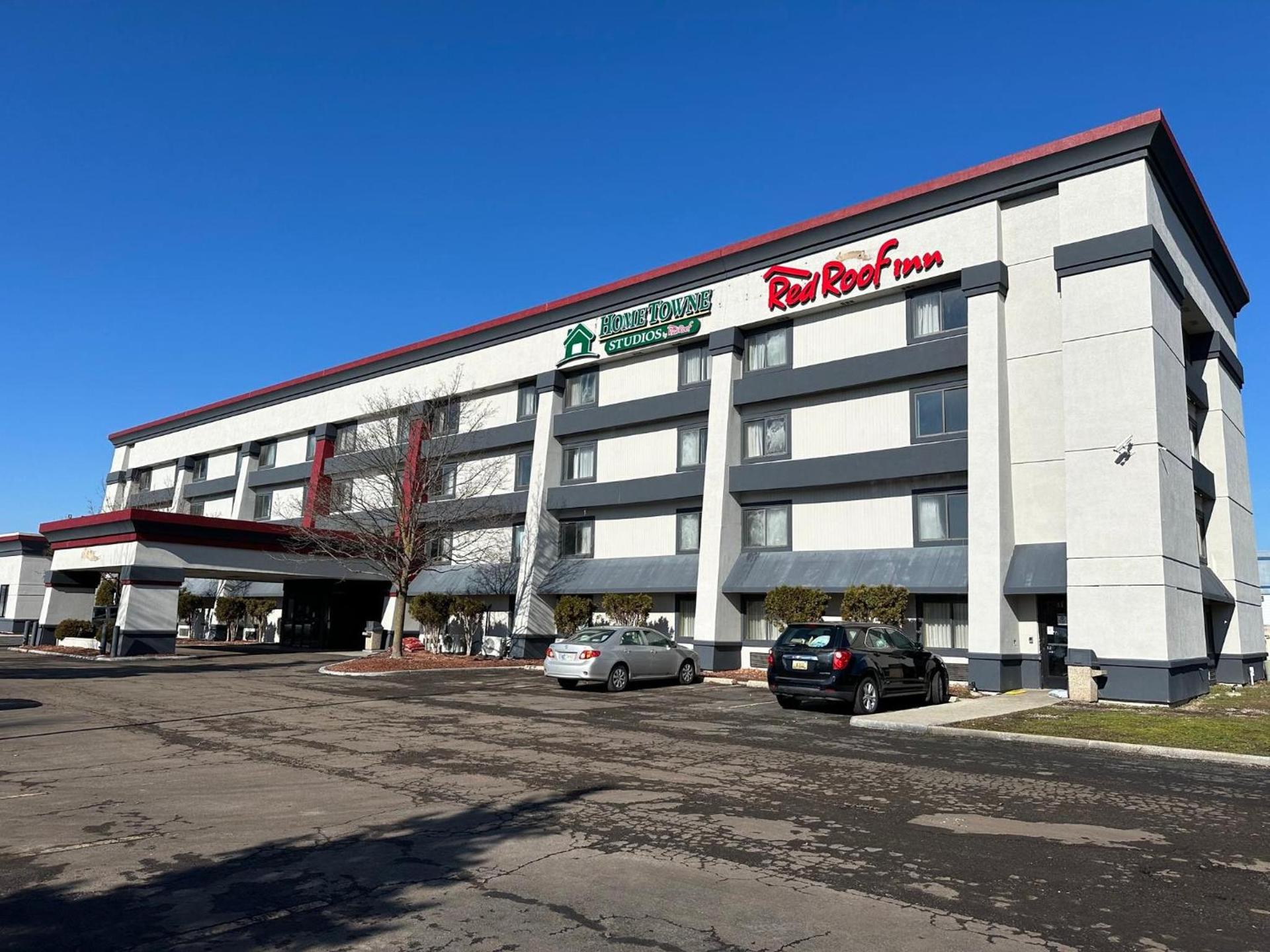 Red Roof Inn Flint photo 2