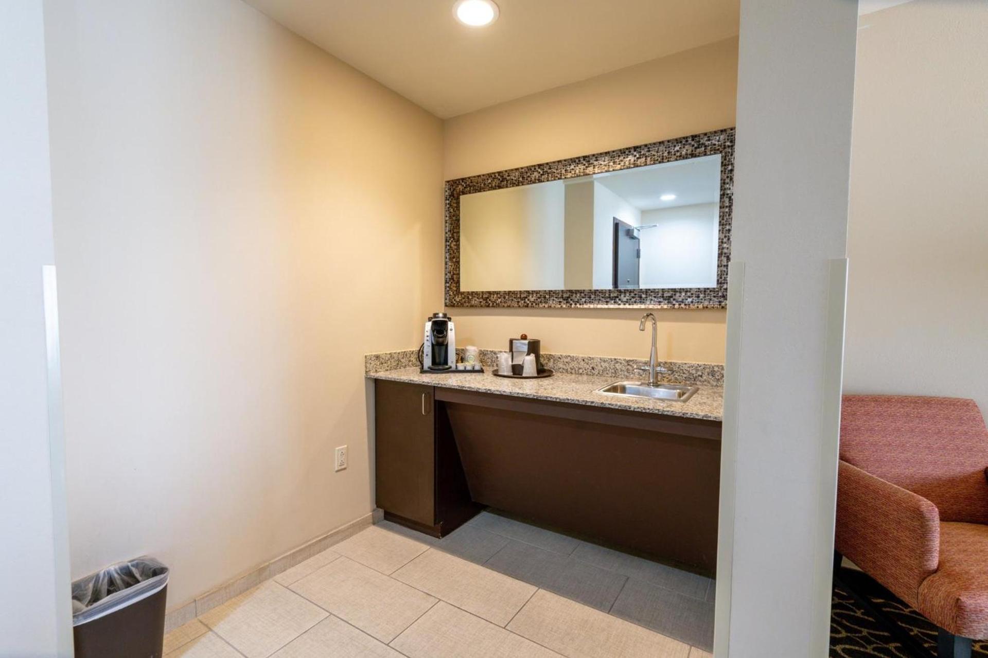 Holiday Inn Murfreesboro by IHG photo 82