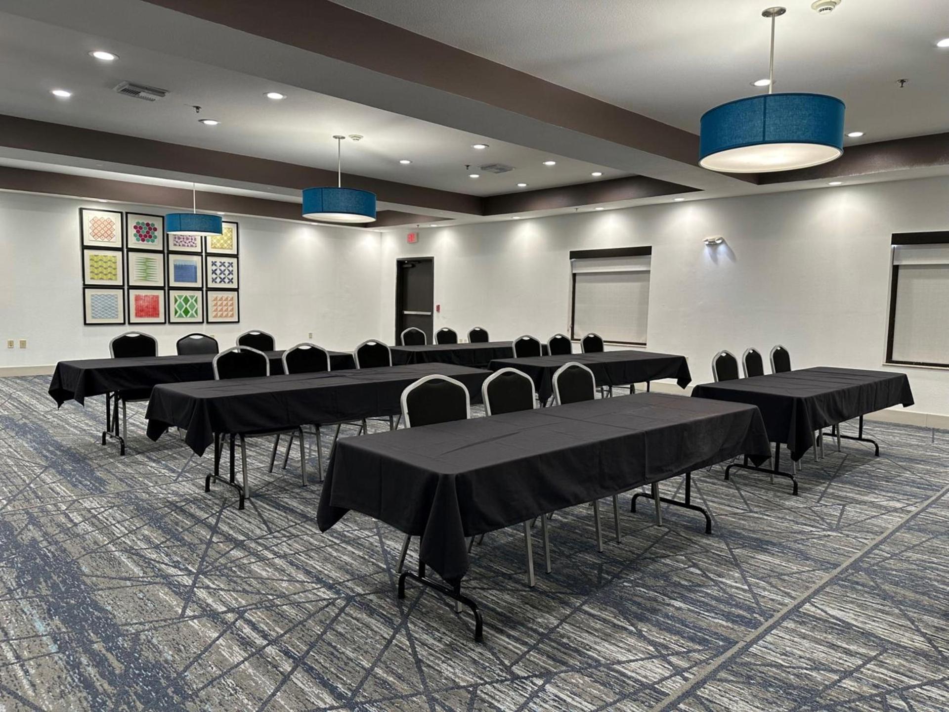 Holiday Inn Express Hotel & Suites Ennis by IHG photo 46