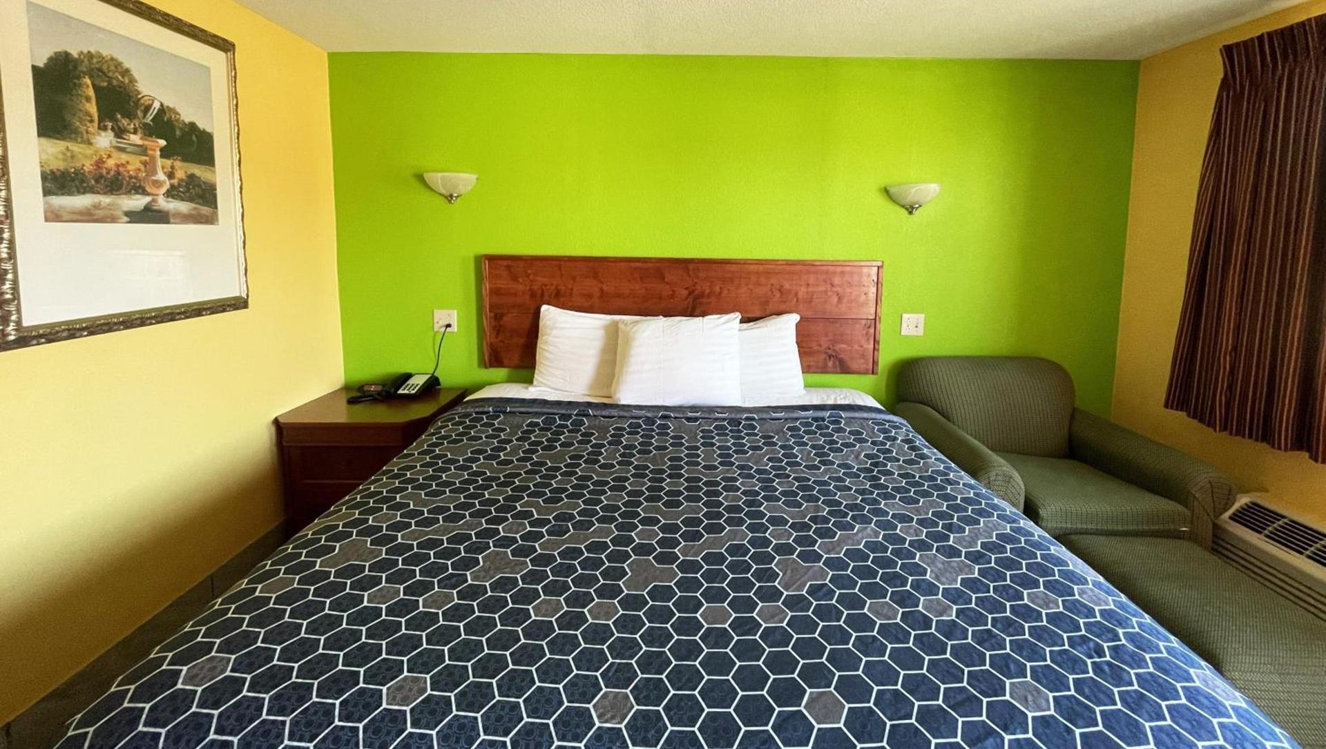 Royal Inn Linden photo 15