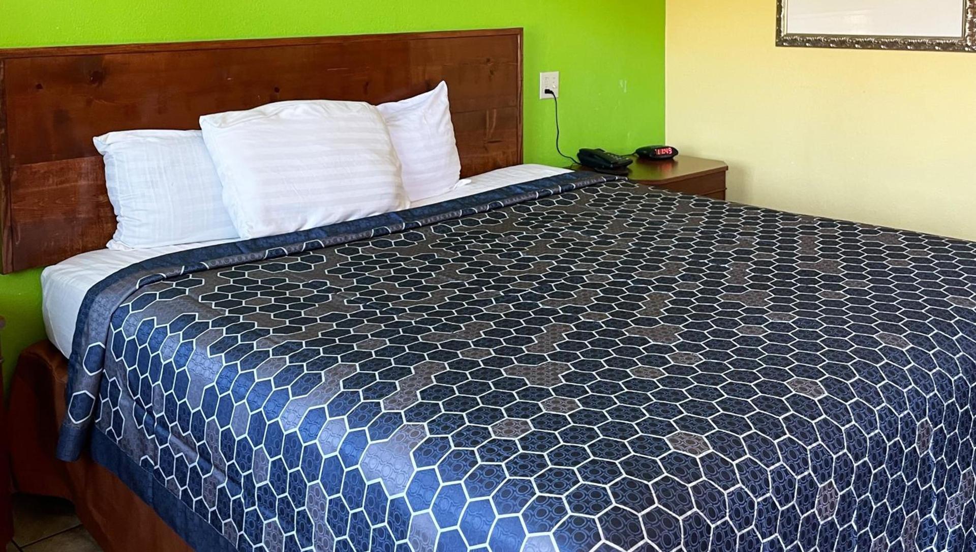 Royal Inn Linden photo 16