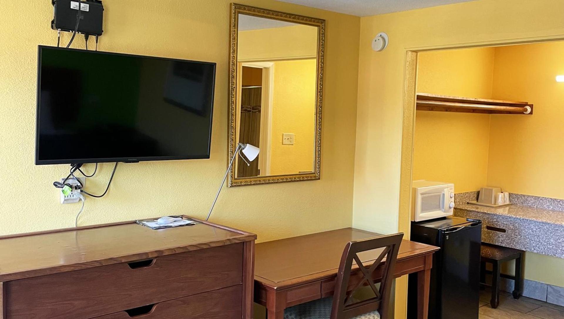 Royal Inn Linden photo 18