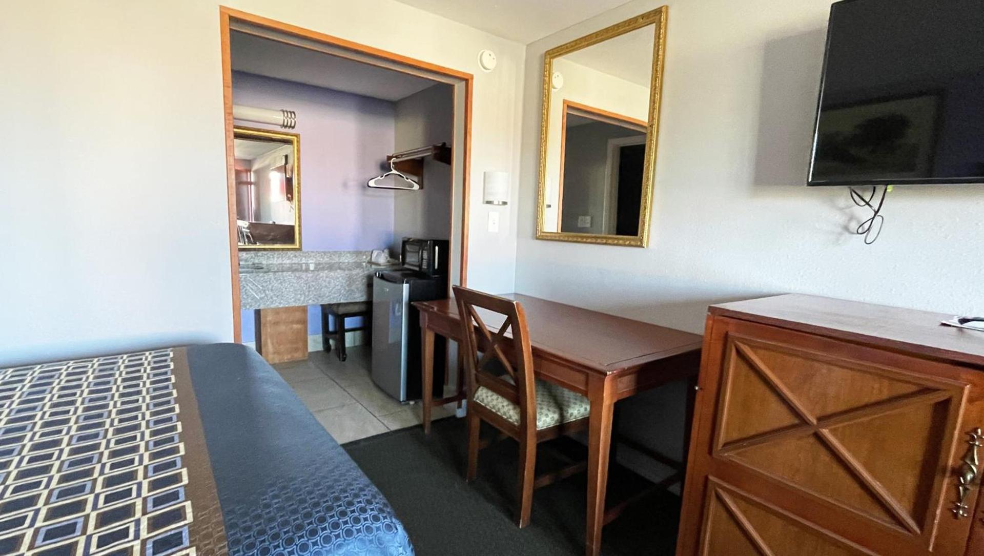 Royal Inn Linden photo 21