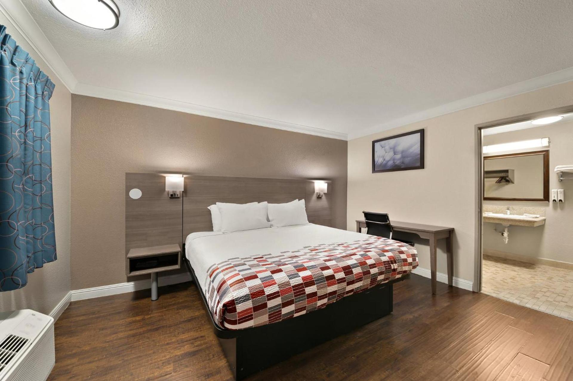 Red Roof Inn Los Angeles - Bellflower photo 24