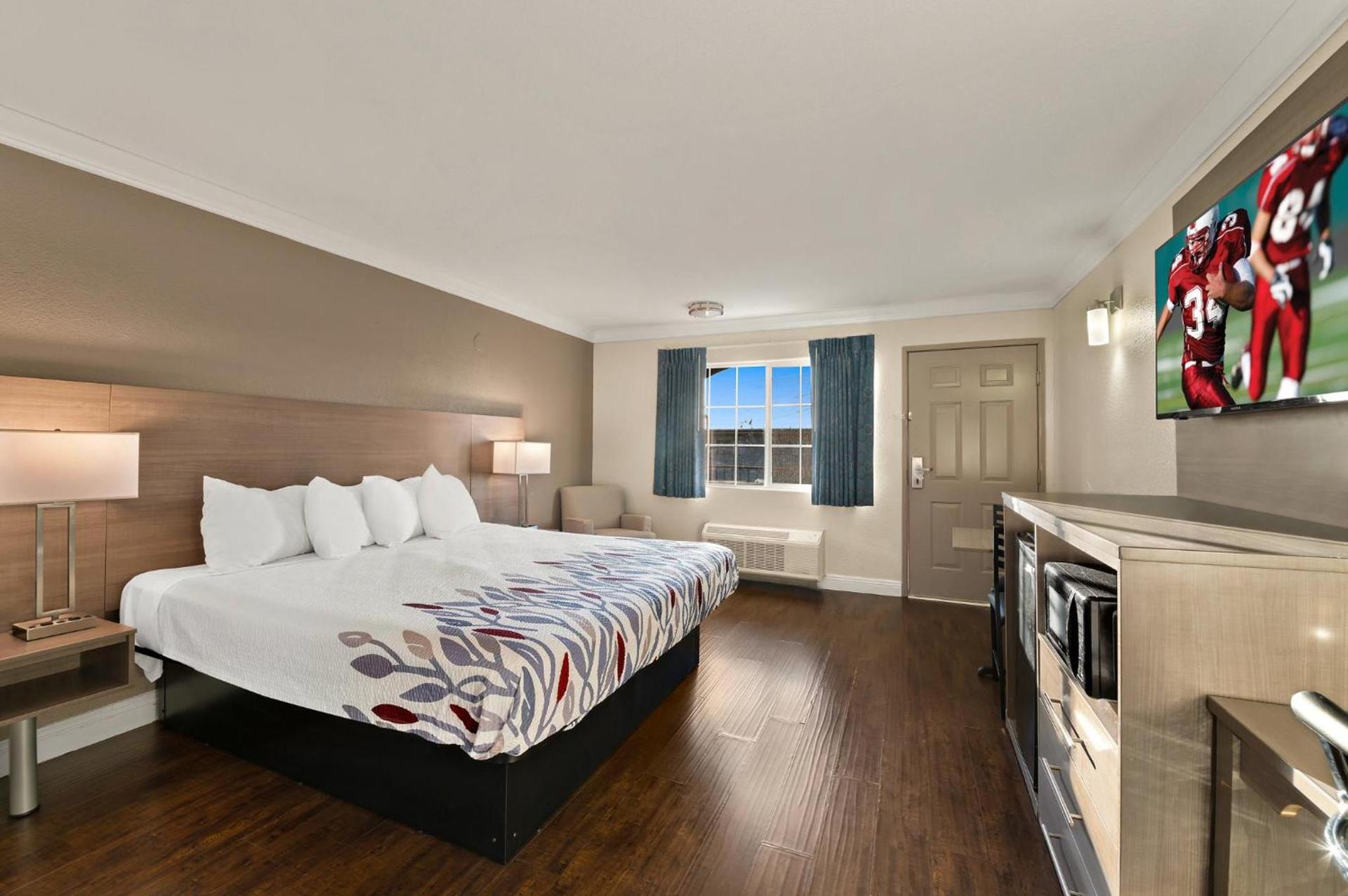Red Roof Inn Los Angeles - Bellflower photo 18