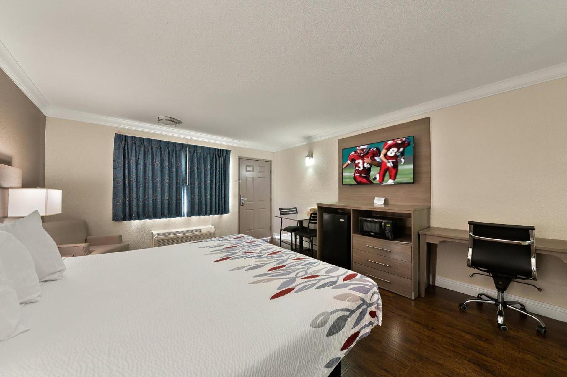 Red Roof Inn Los Angeles - Bellflower photo 19