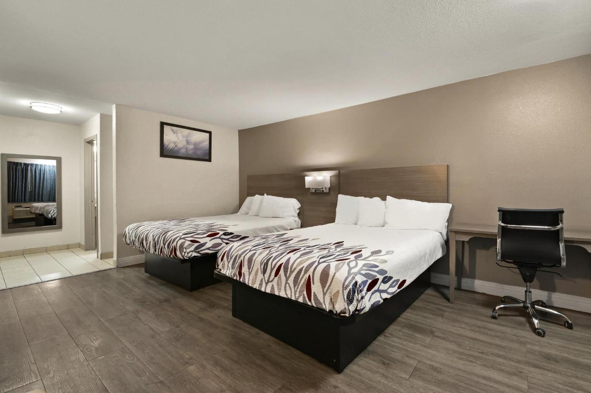 Red Roof Inn Los Angeles - Bellflower photo 21