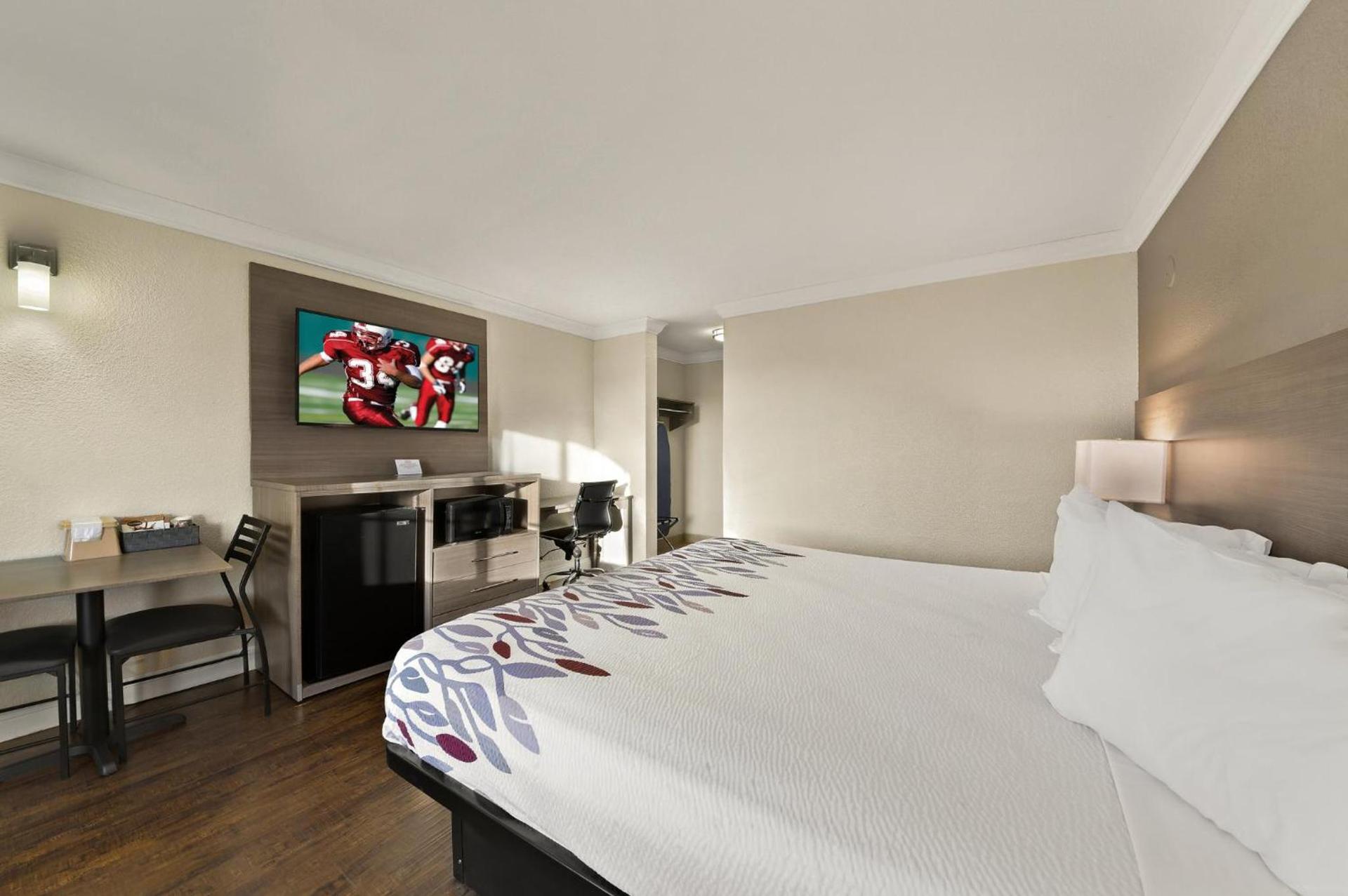 Red Roof Inn Los Angeles - Bellflower photo 20