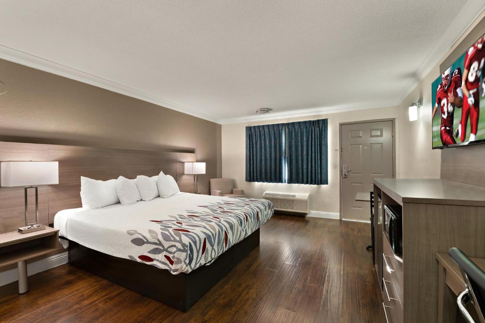 Red Roof Inn Los Angeles - Bellflower photo 31