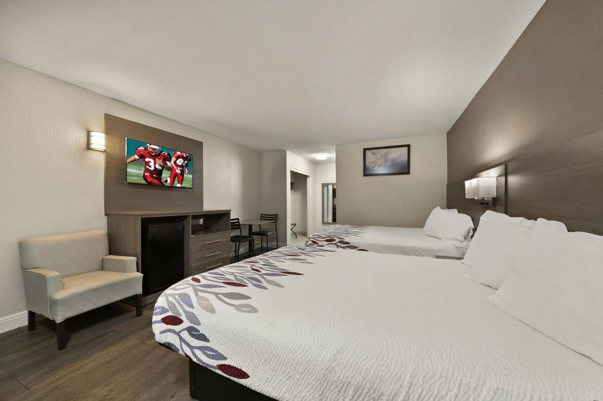 Red Roof Inn Los Angeles - Bellflower photo 23