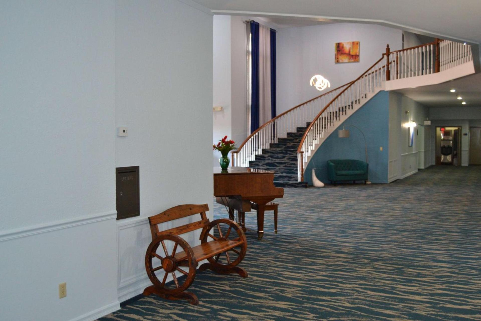 Days Inn and Suites by Wyndham Sikeston photo 7