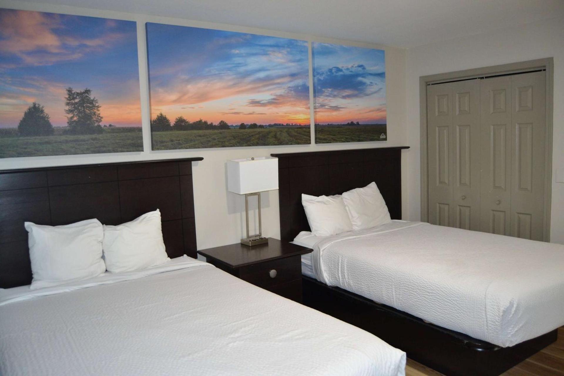 Days Inn and Suites by Wyndham Sikeston photo 11