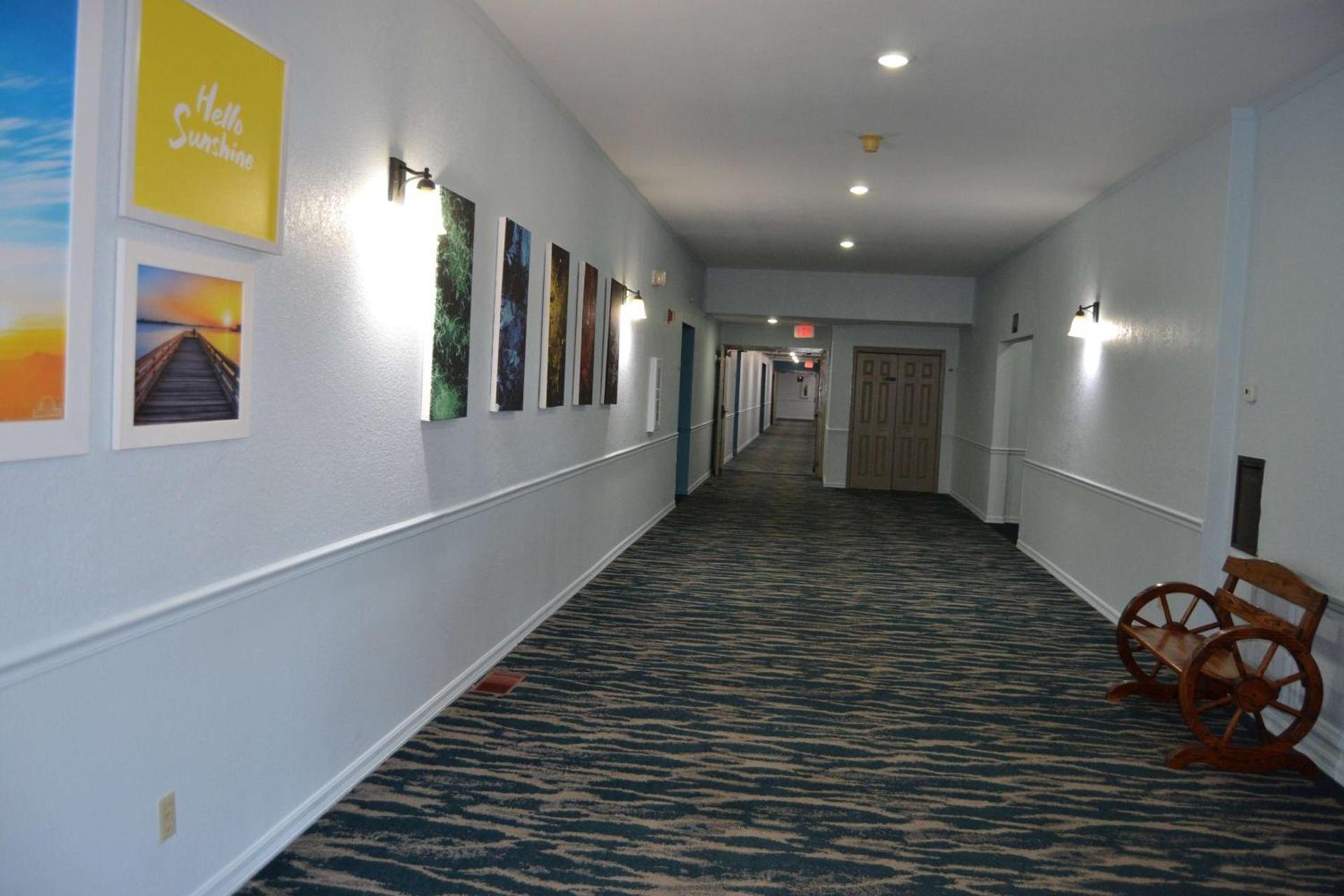 Days Inn and Suites by Wyndham Sikeston photo 35