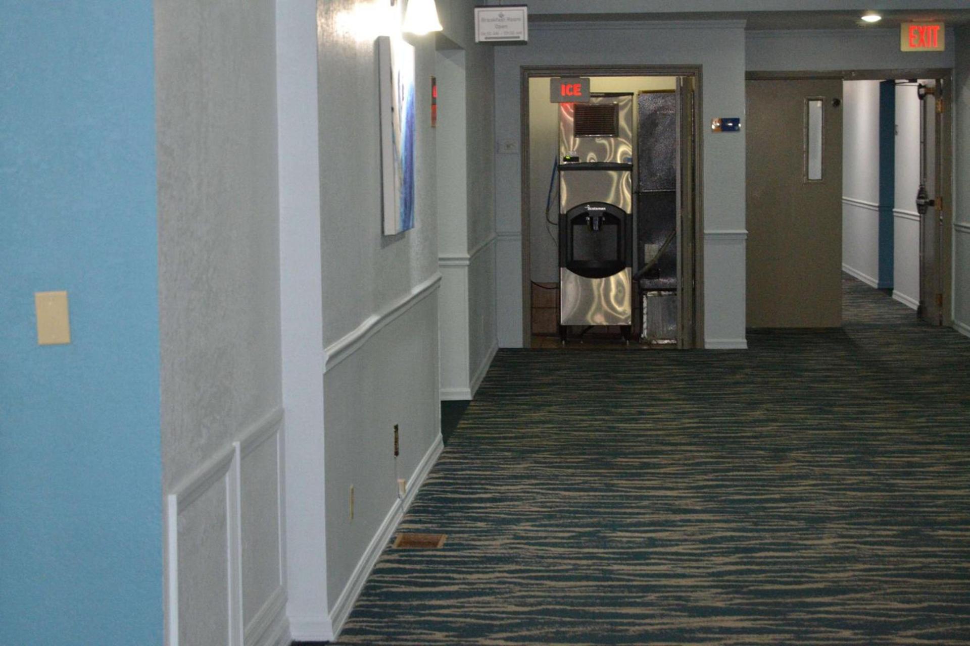 Days Inn and Suites by Wyndham Sikeston photo 3