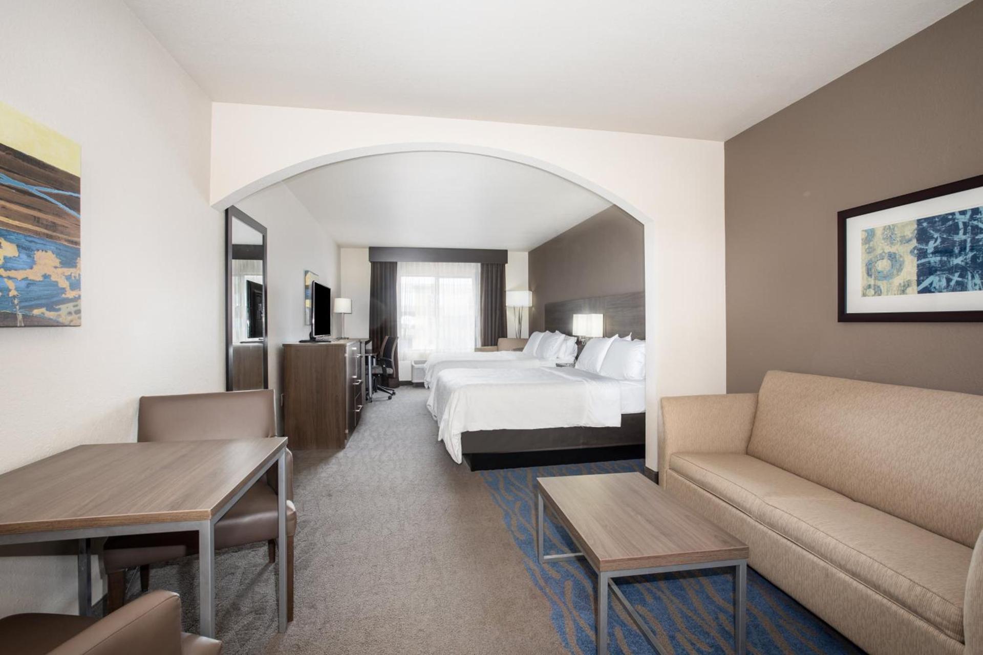 Holiday Inn Express & Suites Manhattan by IHG photo 24