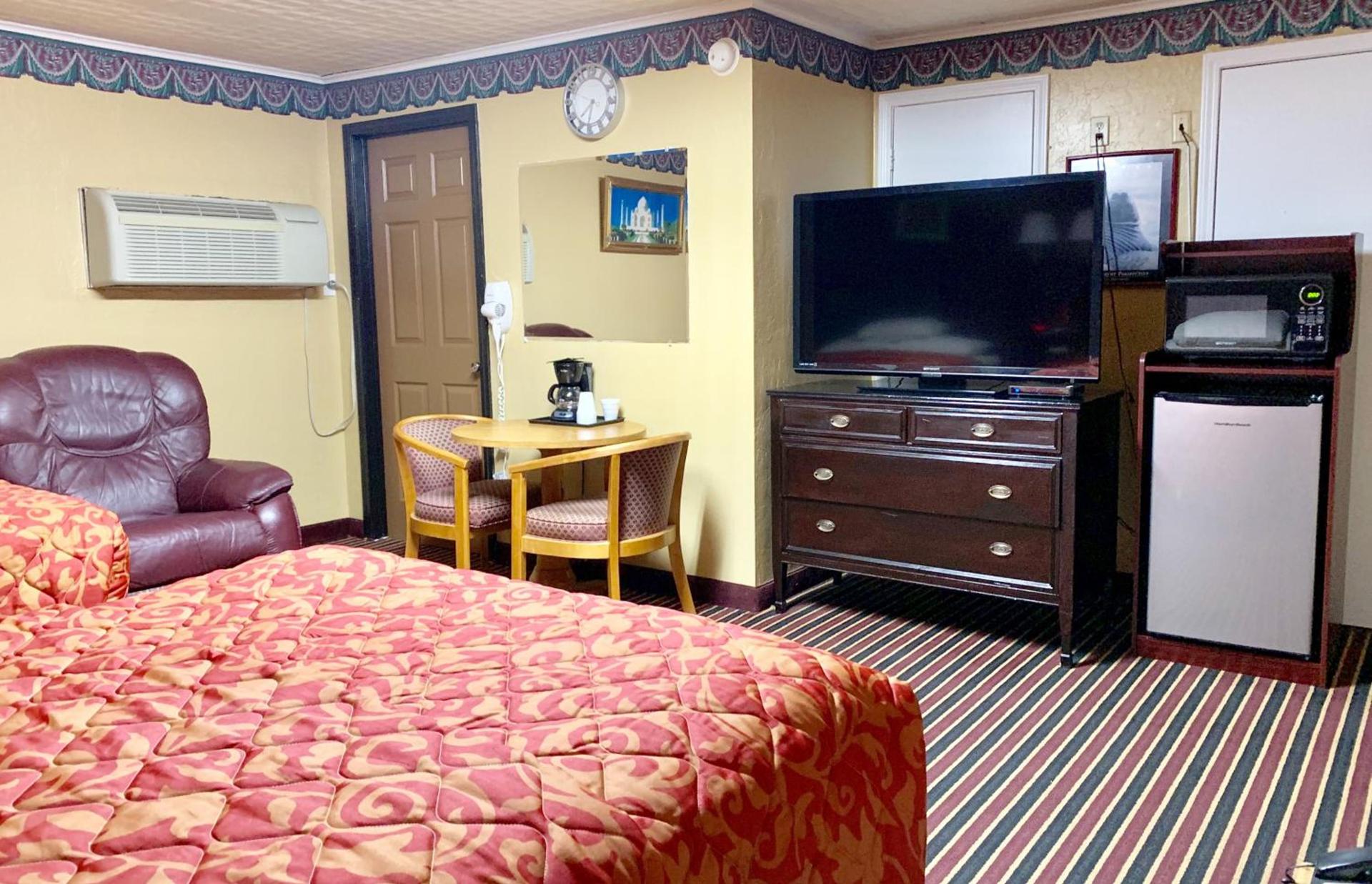 Relax Inn Vinita photo 34