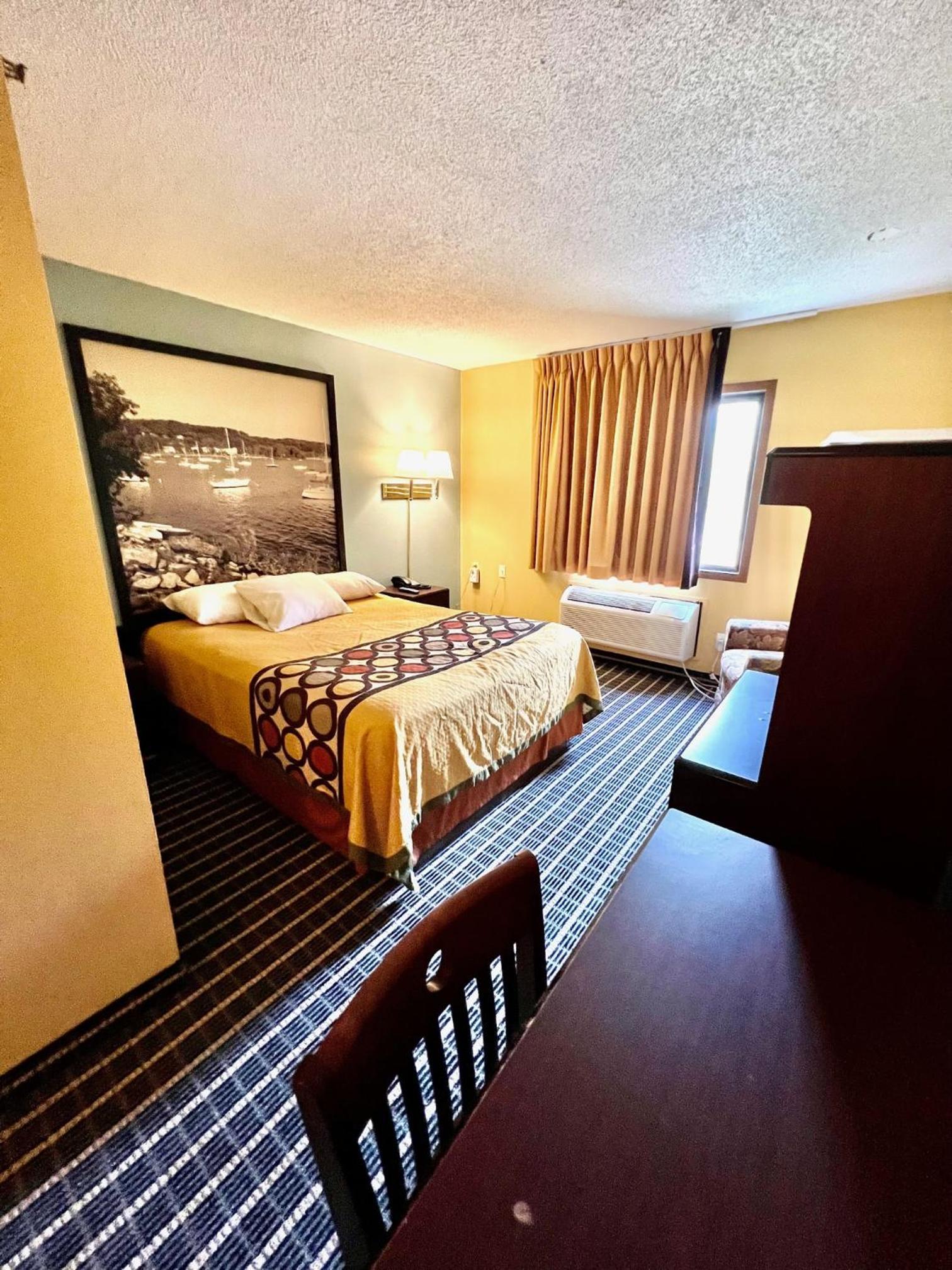 Super 8 by Wyndham Red Wing photo 25