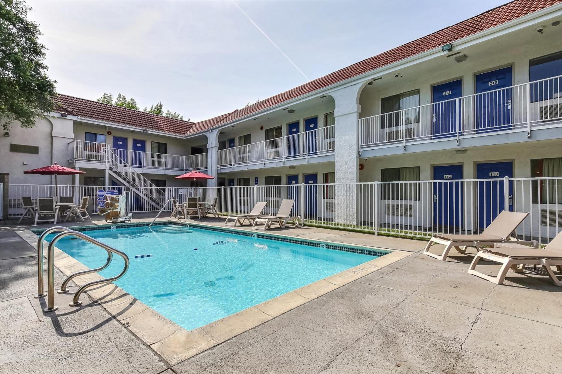 Motel 6-Pinole, CA photo 7