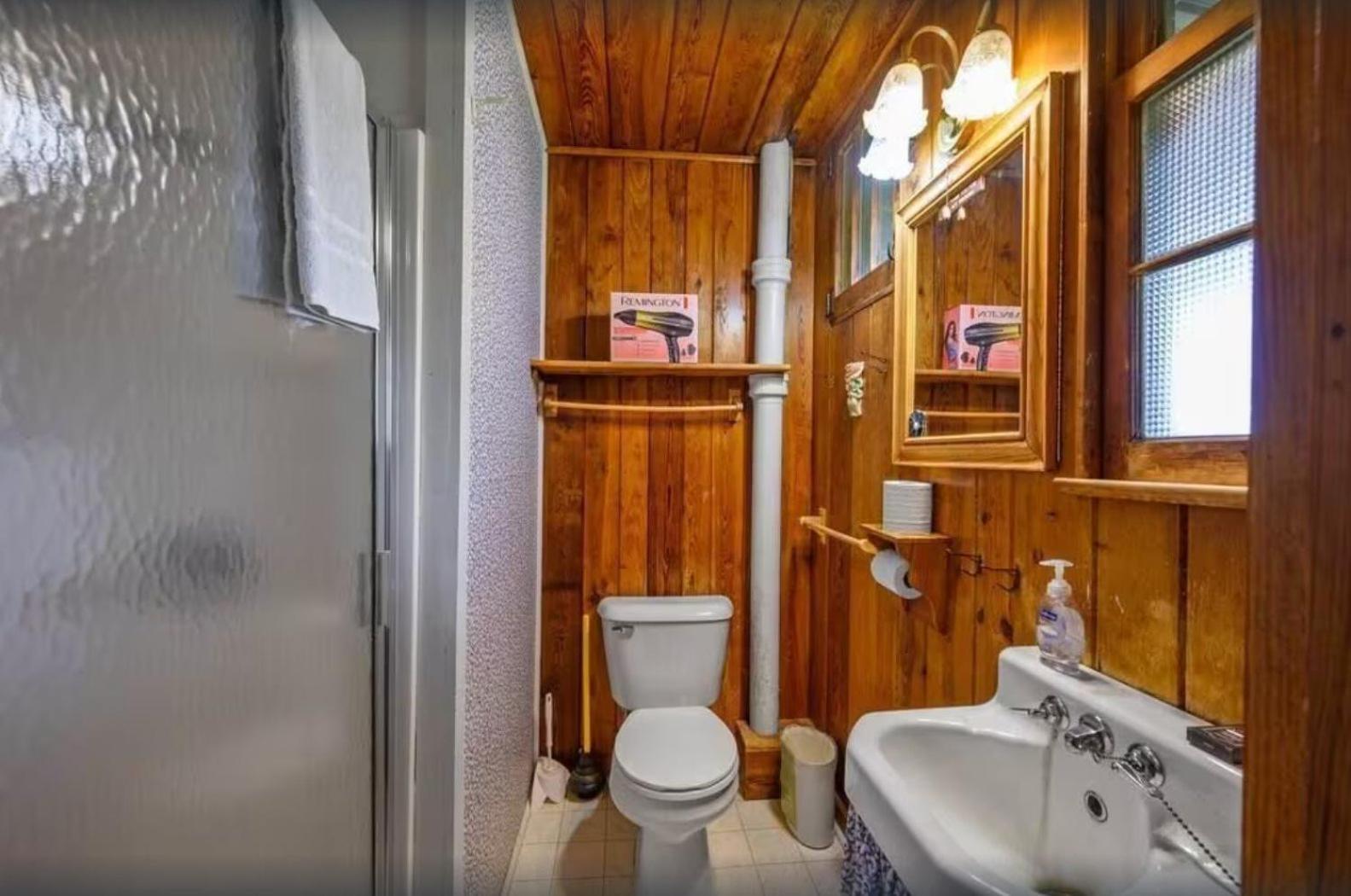 Little Greenbriar Lodge photo 51