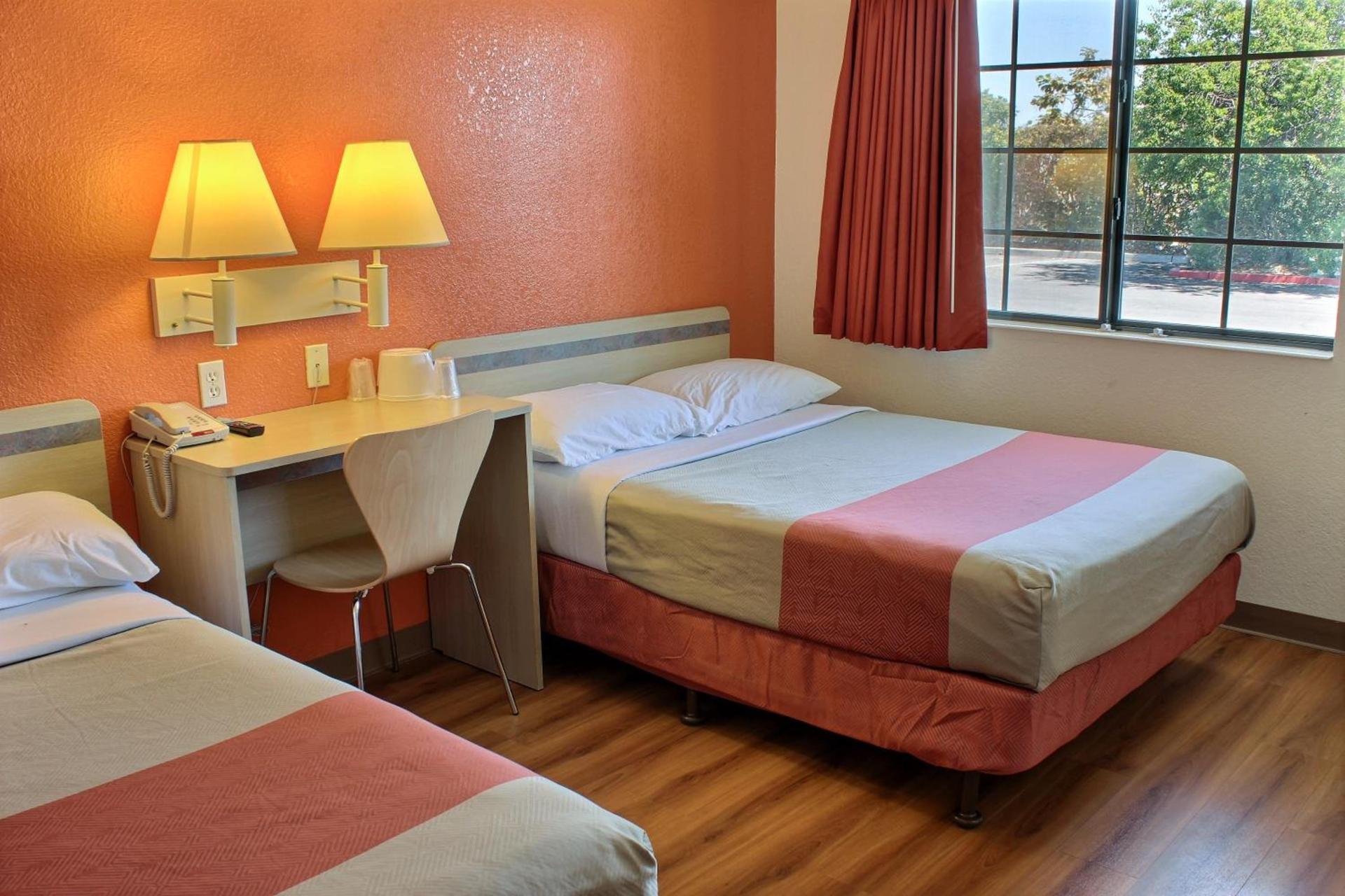 Motel 6-Coalinga, CA - East photo 5