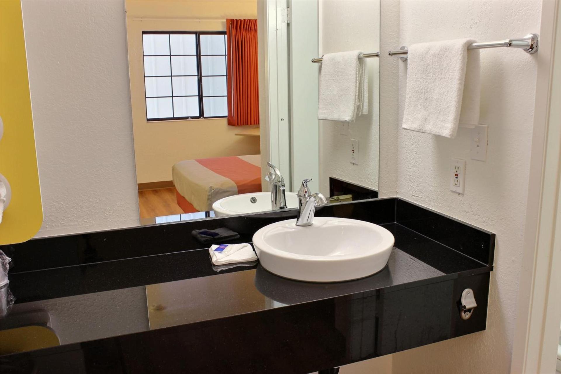 Motel 6-Coalinga, CA - East photo 18