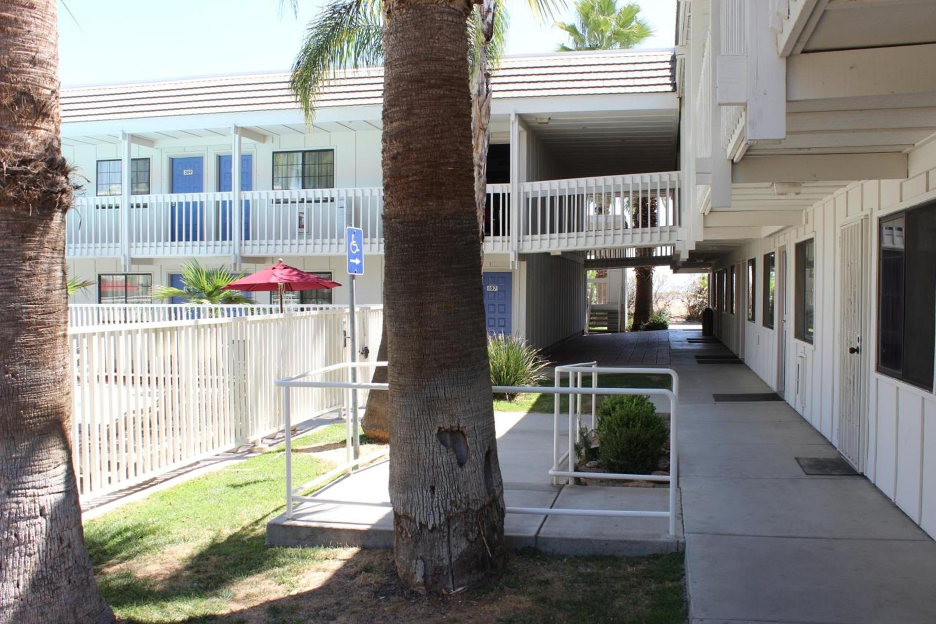 Motel 6-Coalinga, CA - East photo 25