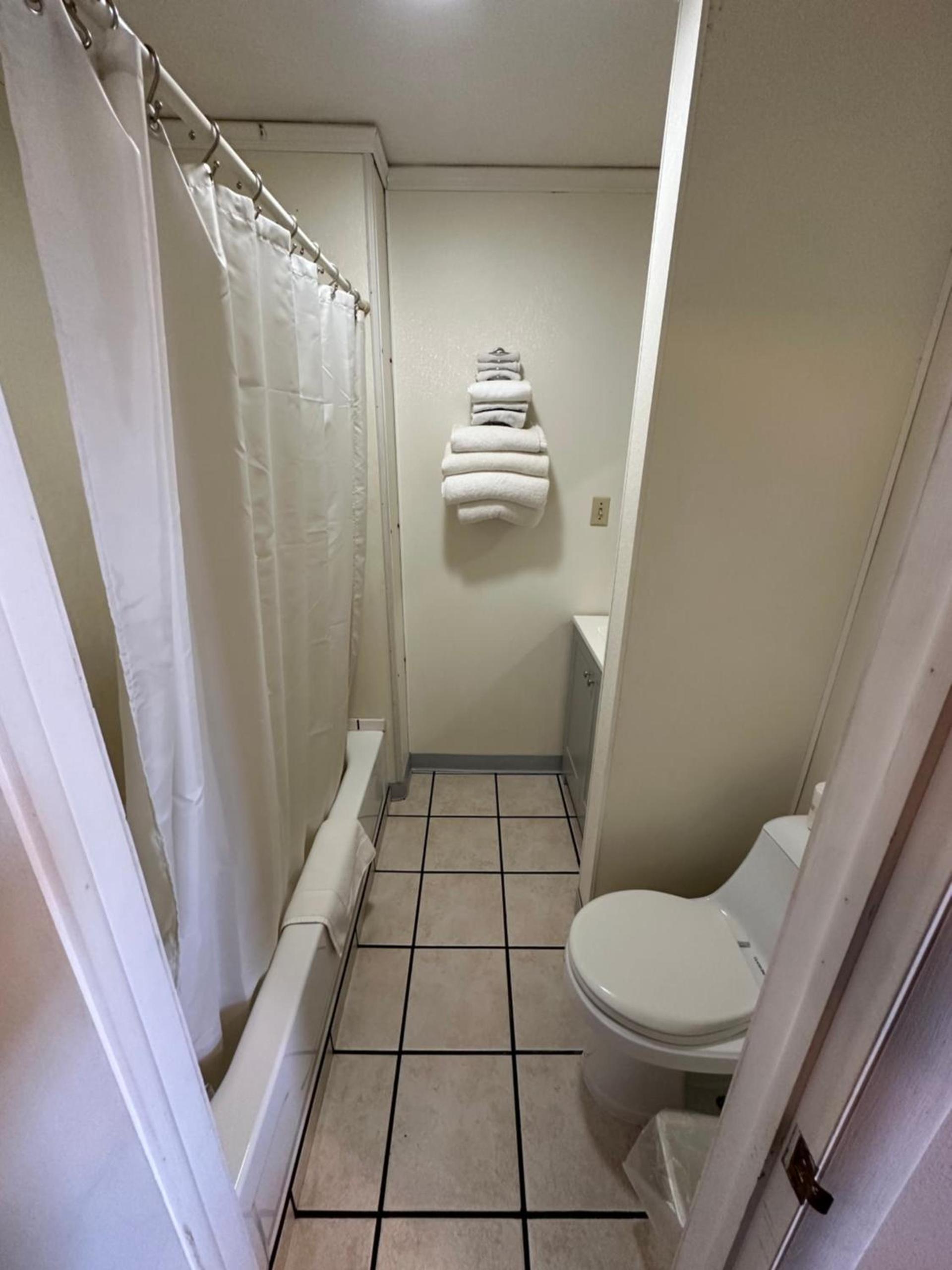 Sportsman Motel photo 11