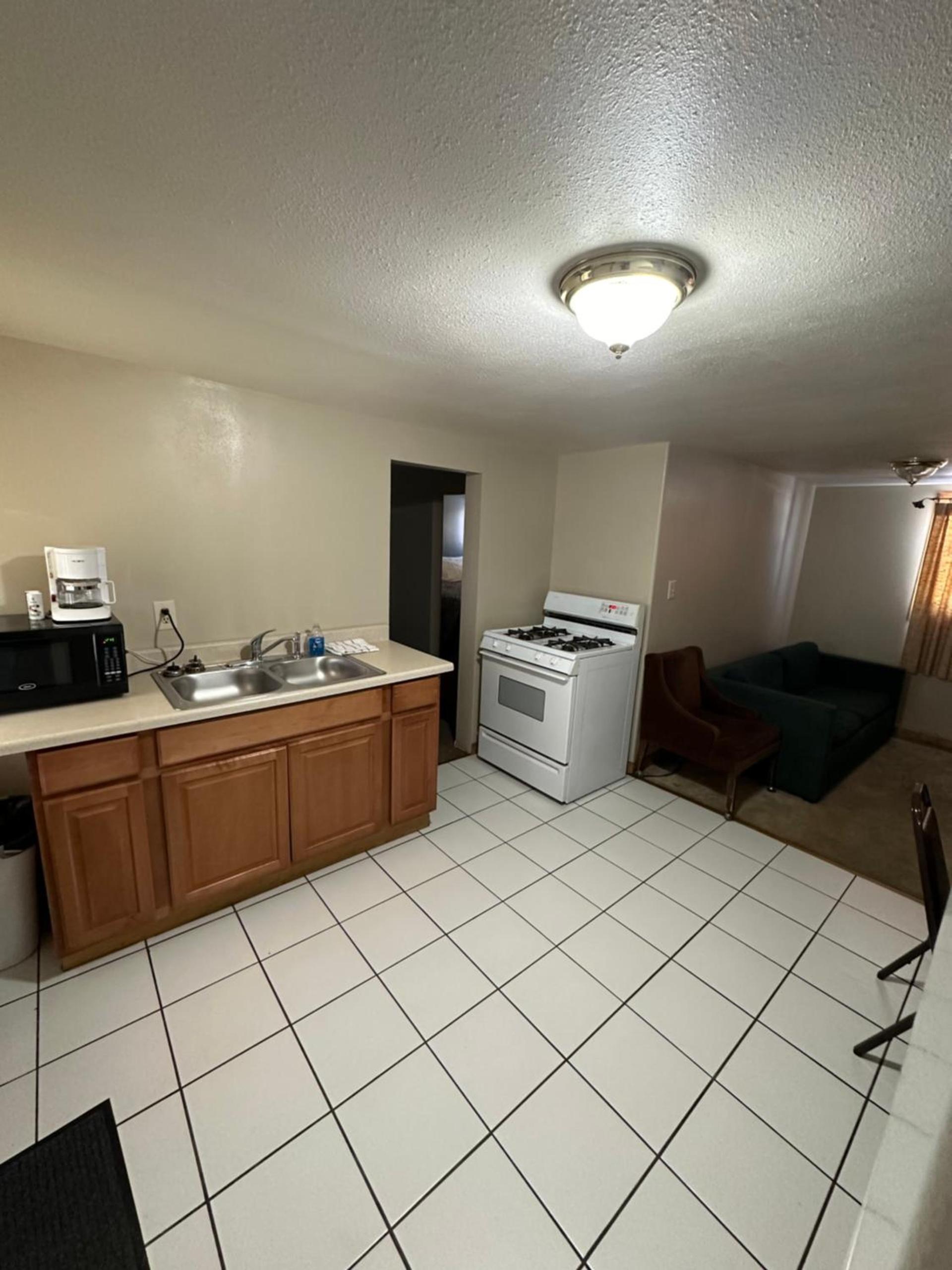 Sportsman Motel photo 12