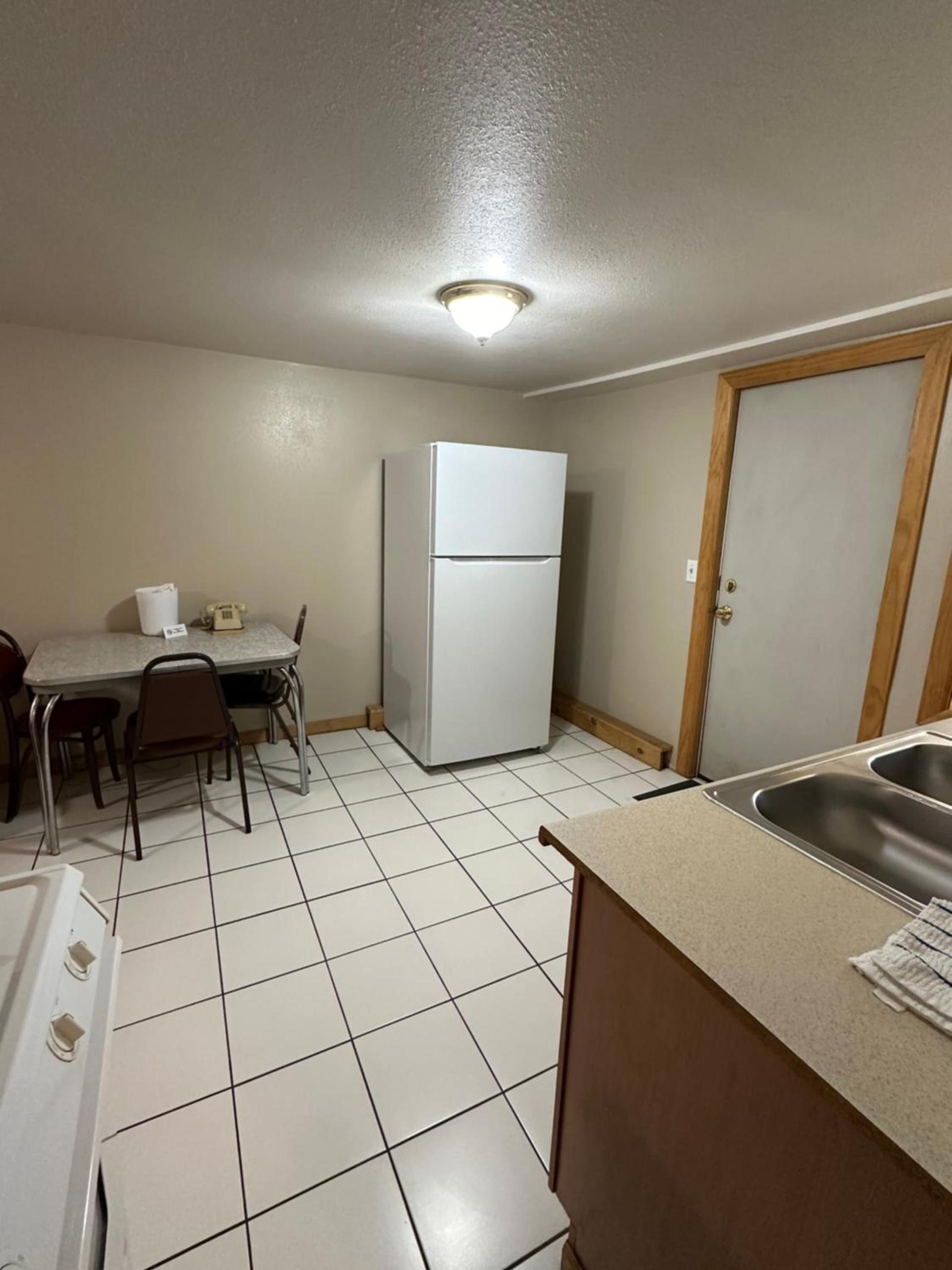Sportsman Motel photo 13