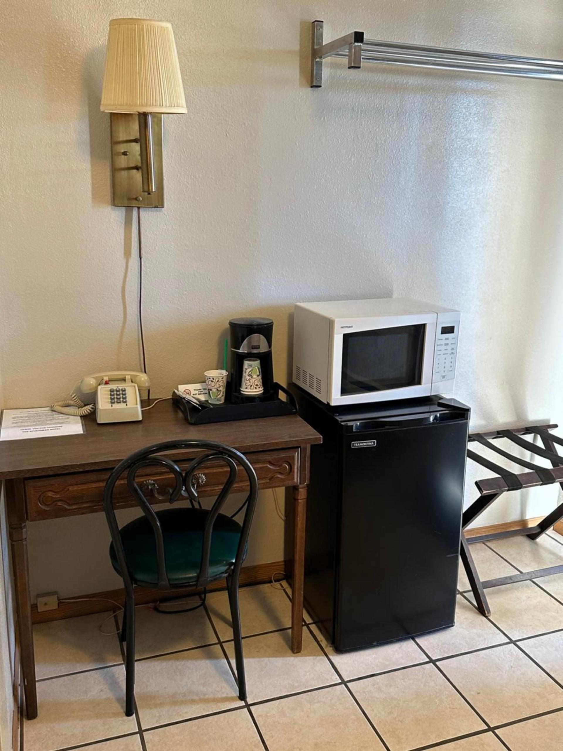 Sportsman Motel photo 10