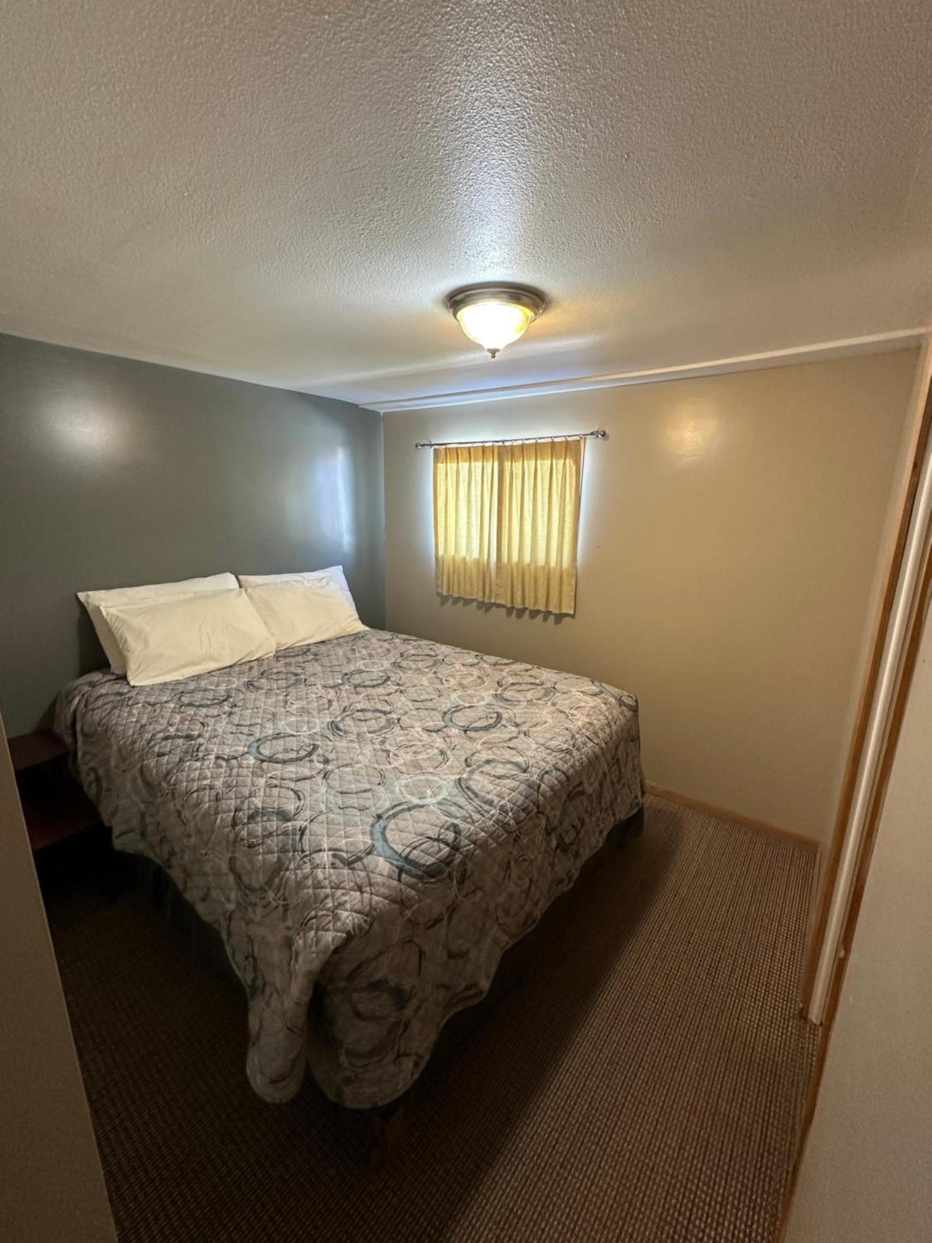 Sportsman Motel photo 15