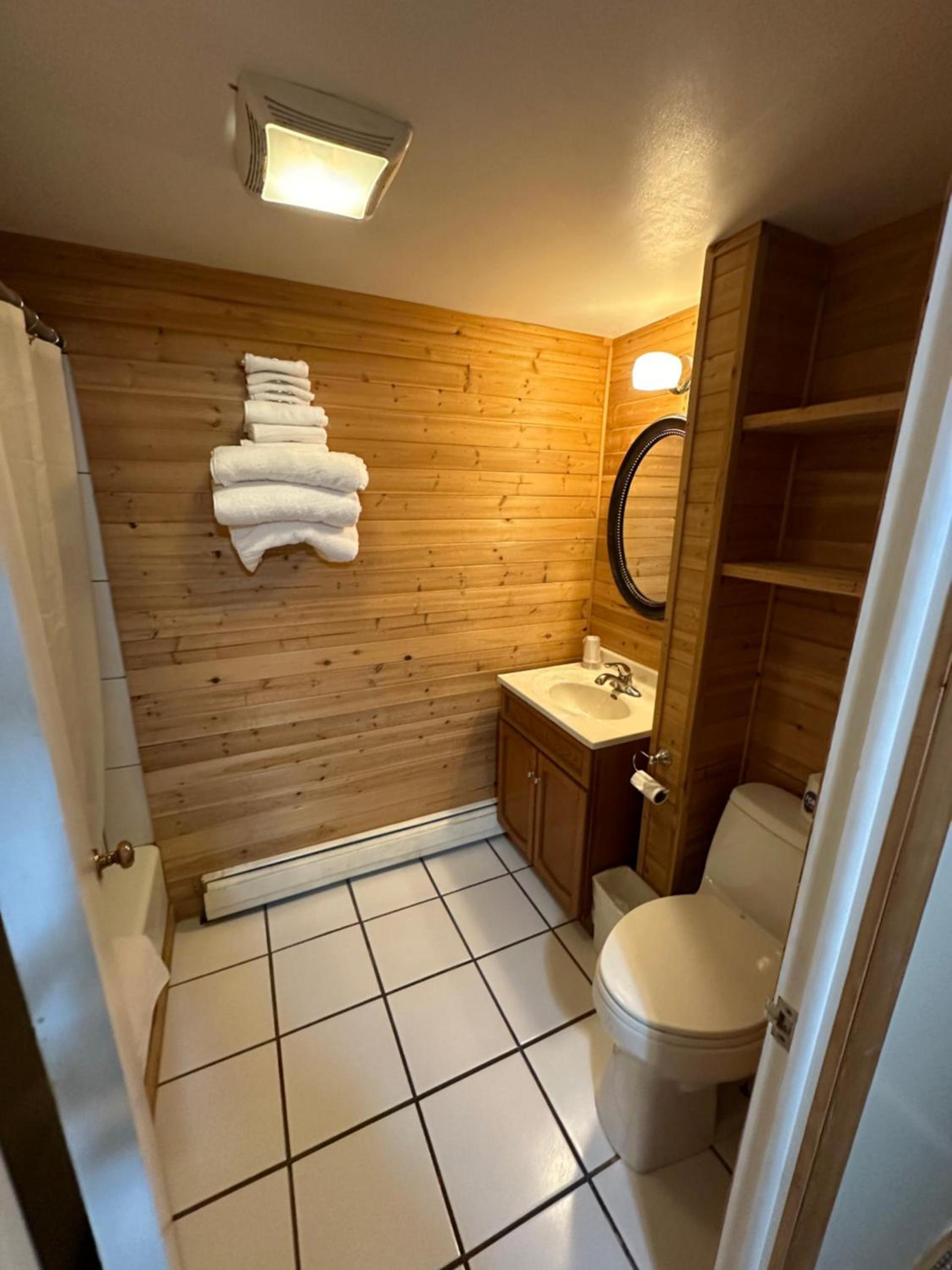Sportsman Motel photo 17