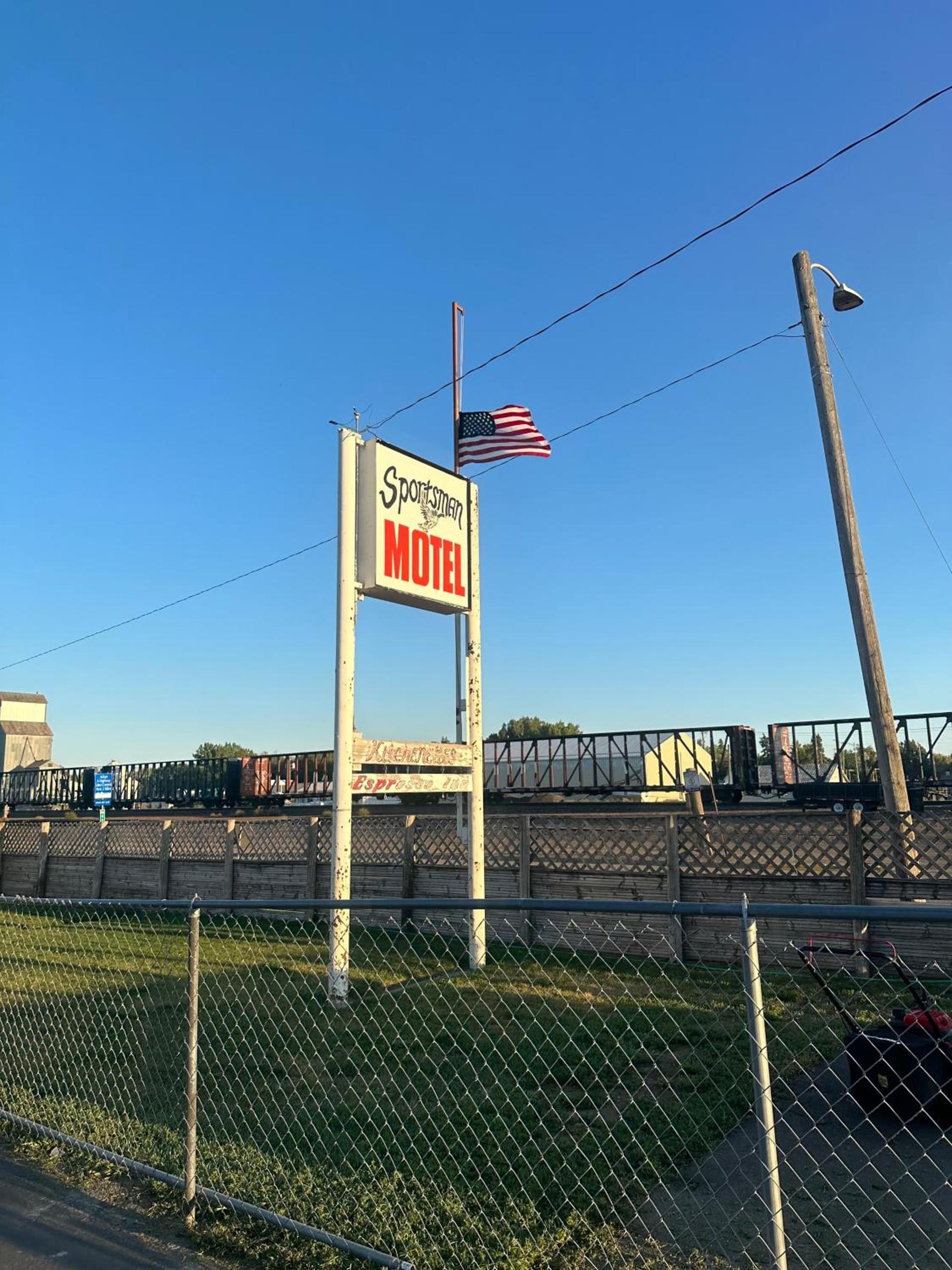 Sportsman Motel photo 1