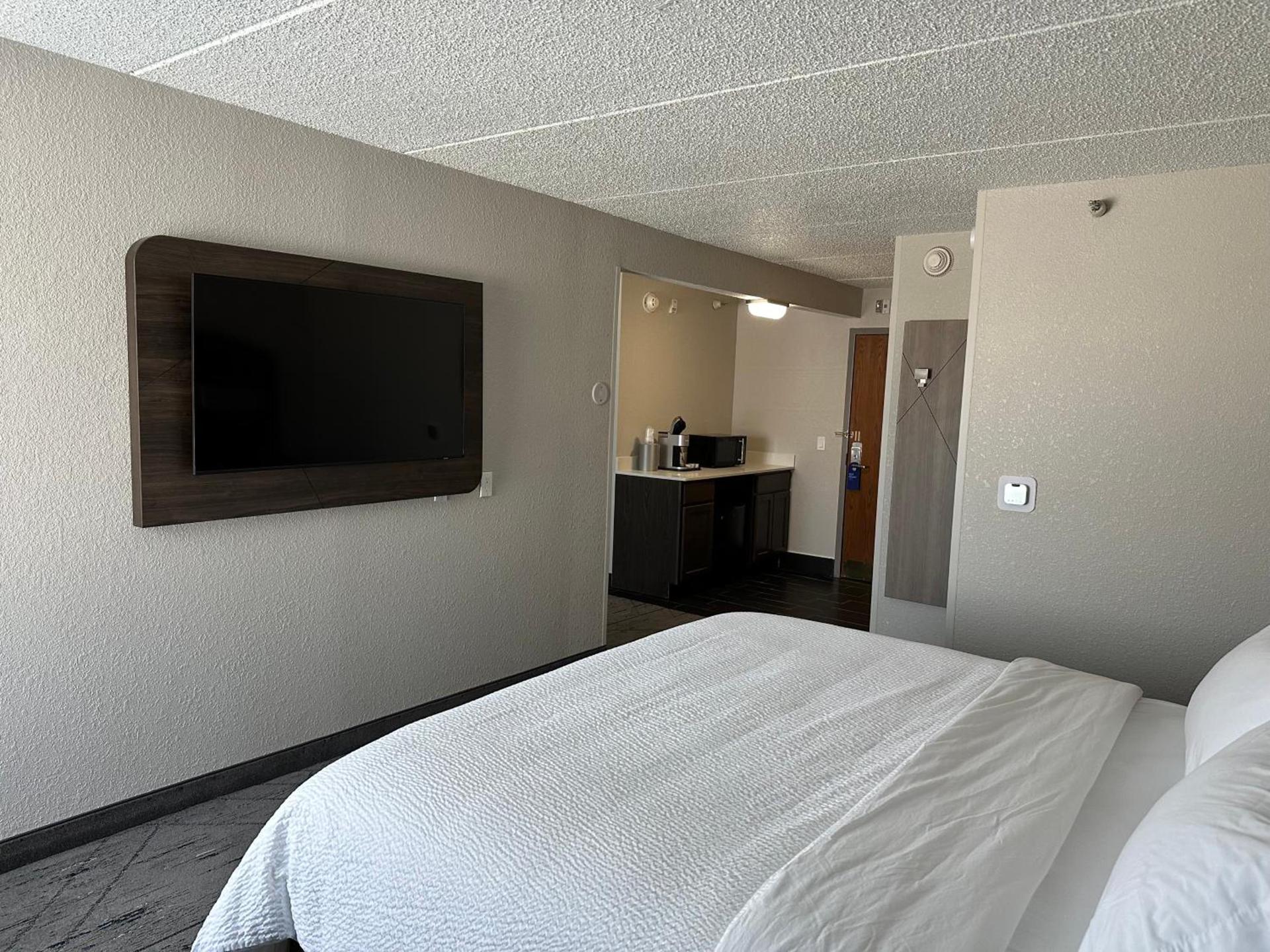 Holiday Inn Express & Suites Eden Prairie - Minneapolis by IHG photo 19