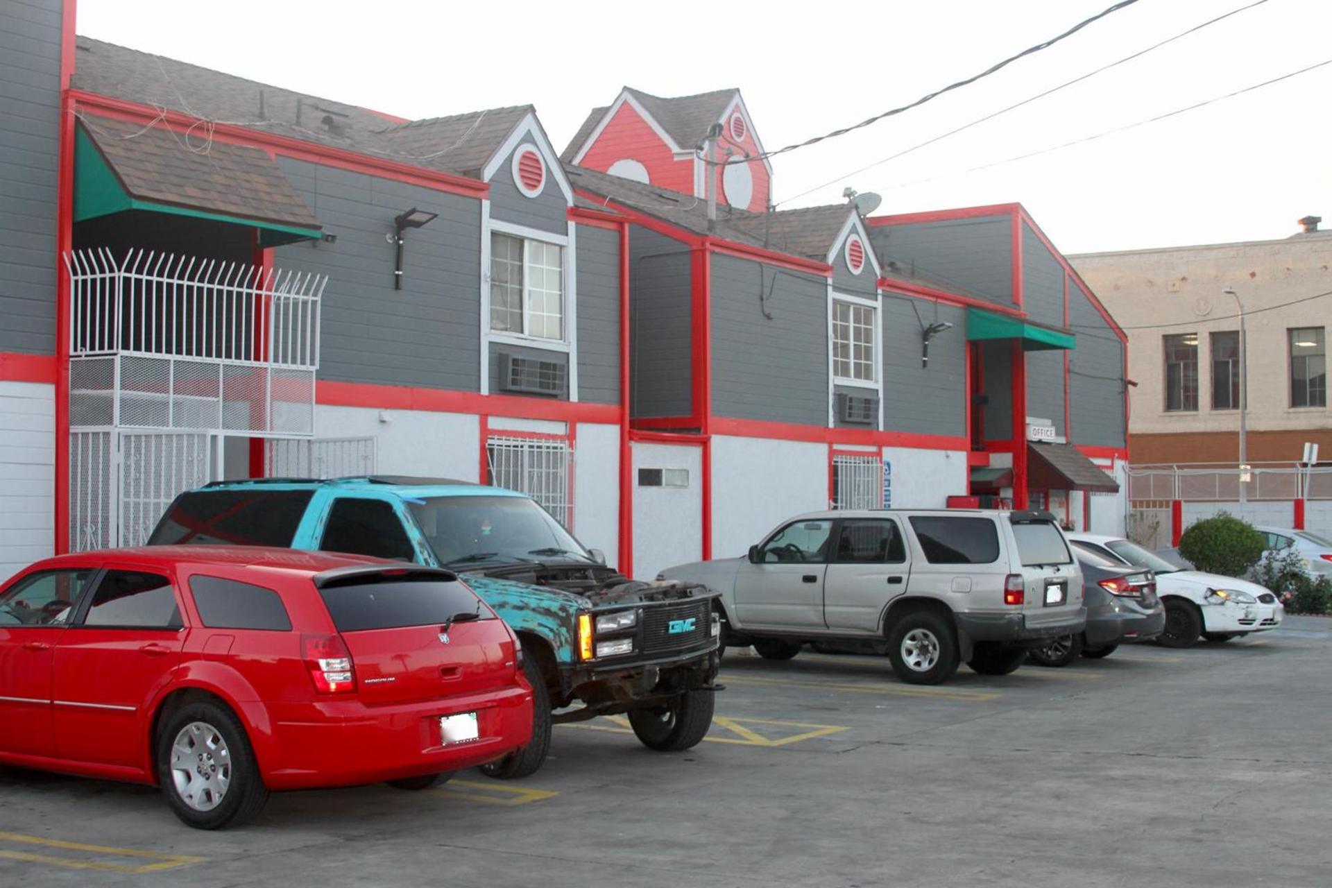 Broadway Inn Motel photo 14