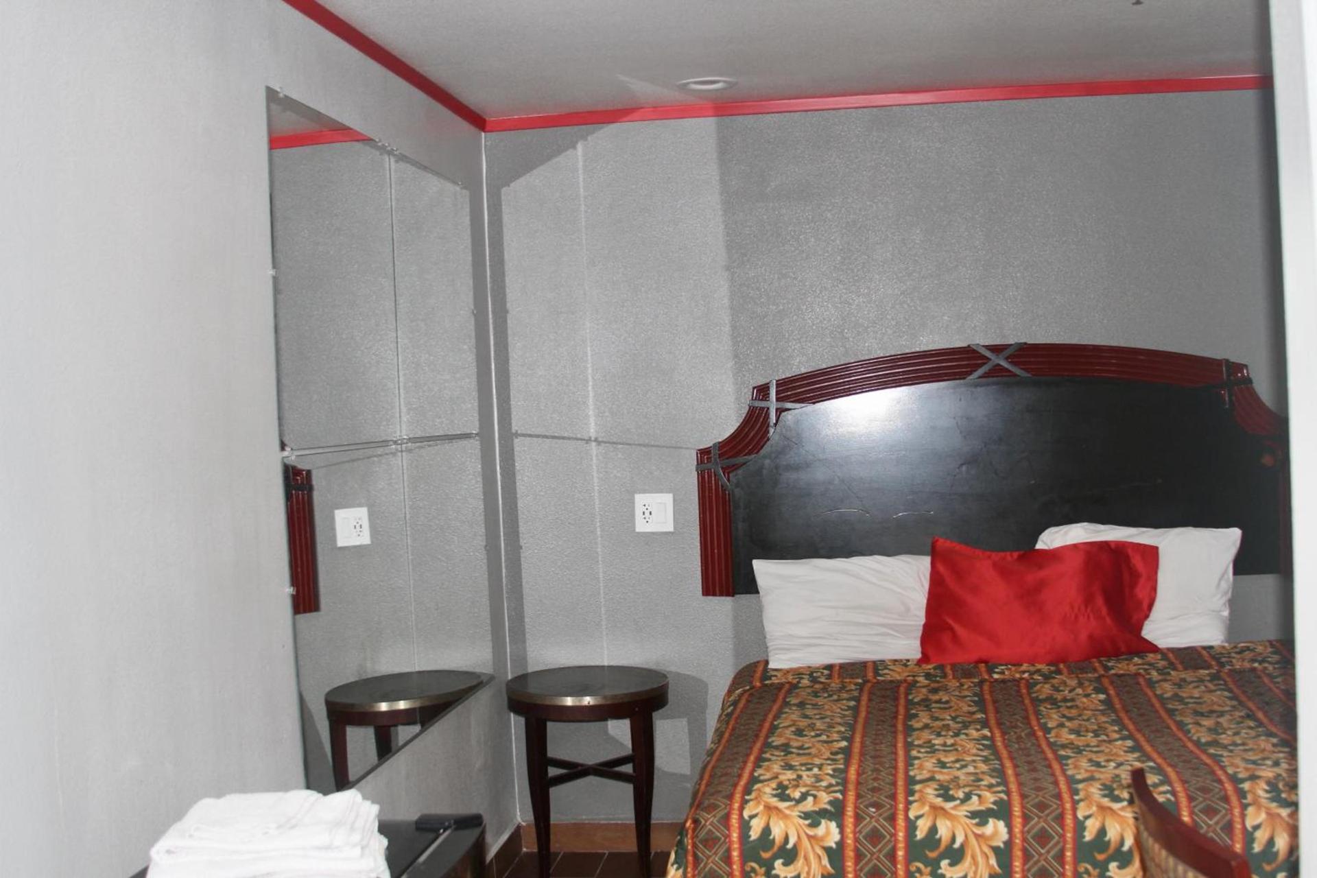 Broadway Inn Motel photo 19