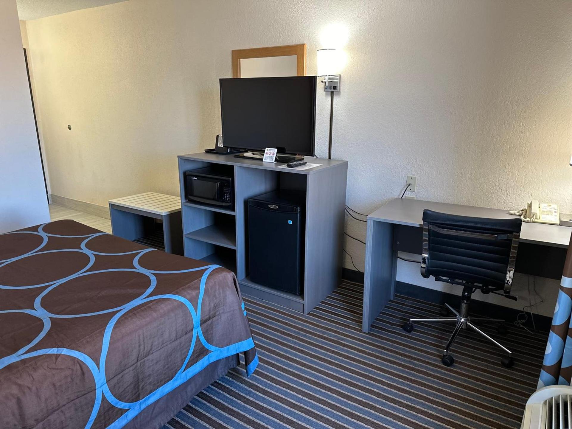Super 8 by Wyndham Columbia Clark Lane photo 28